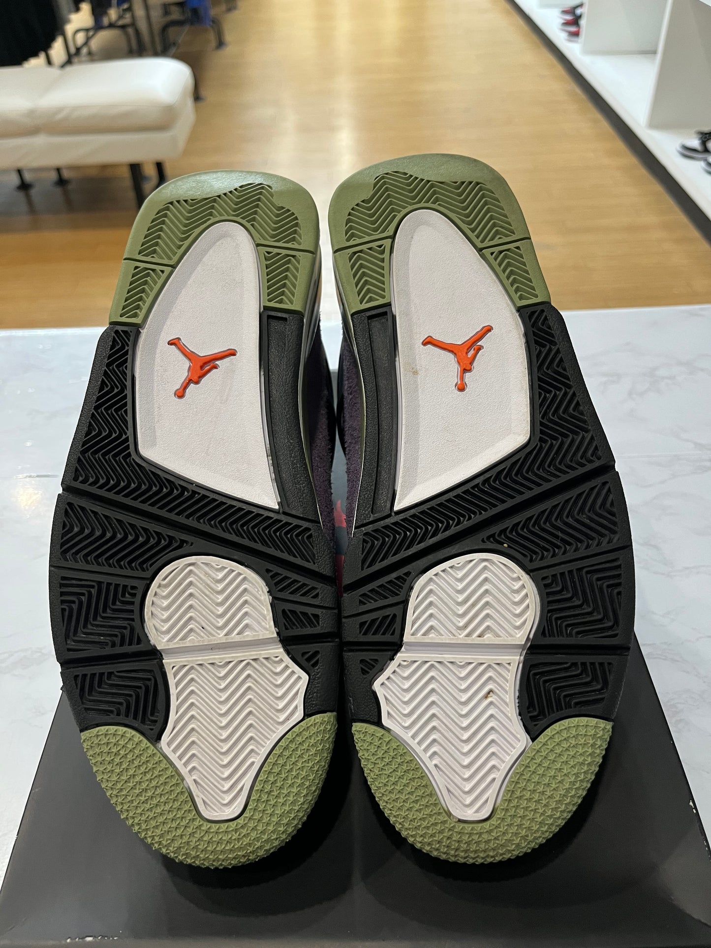 Wmns Jordan 4 Retro Canyon Purple PRE-OWNED