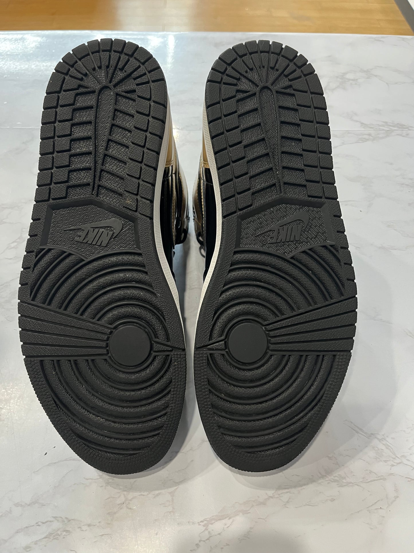 Jordan 1 Retro High OG NRG Gold Toe PRE-OWNED