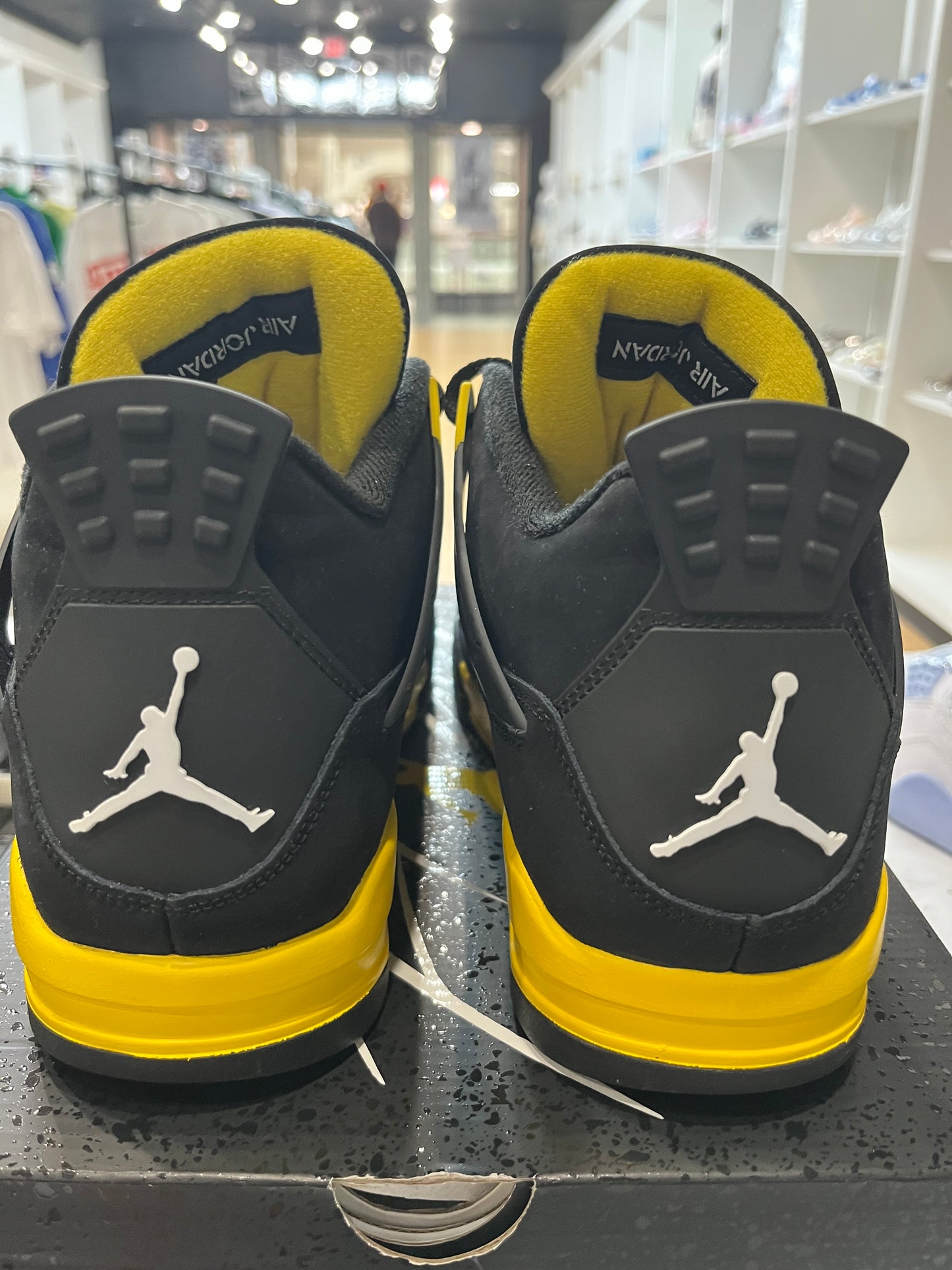 Jordan 4 Retro Thunder 2023 PRE-OWNED