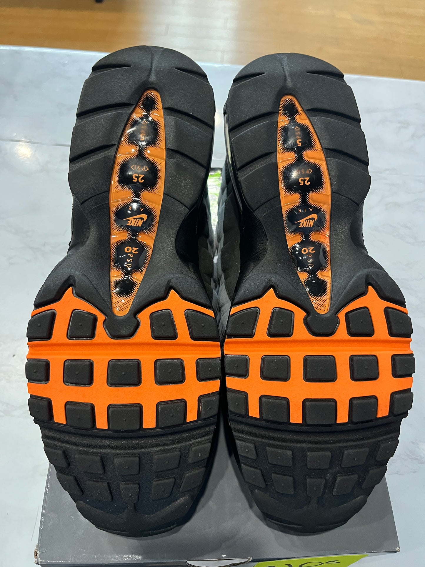 Air Max 95 OG Bright Mandarin PRE-OWNED