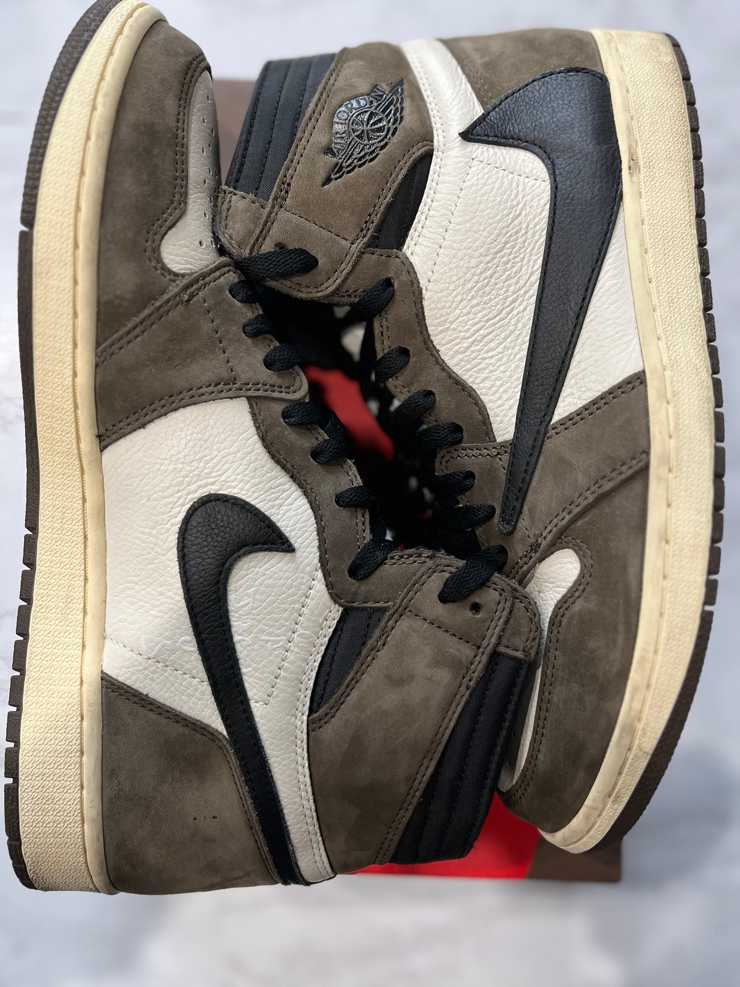 Travis Scott x Jordan 1 Retro High OG Mocha PRE-OWNED