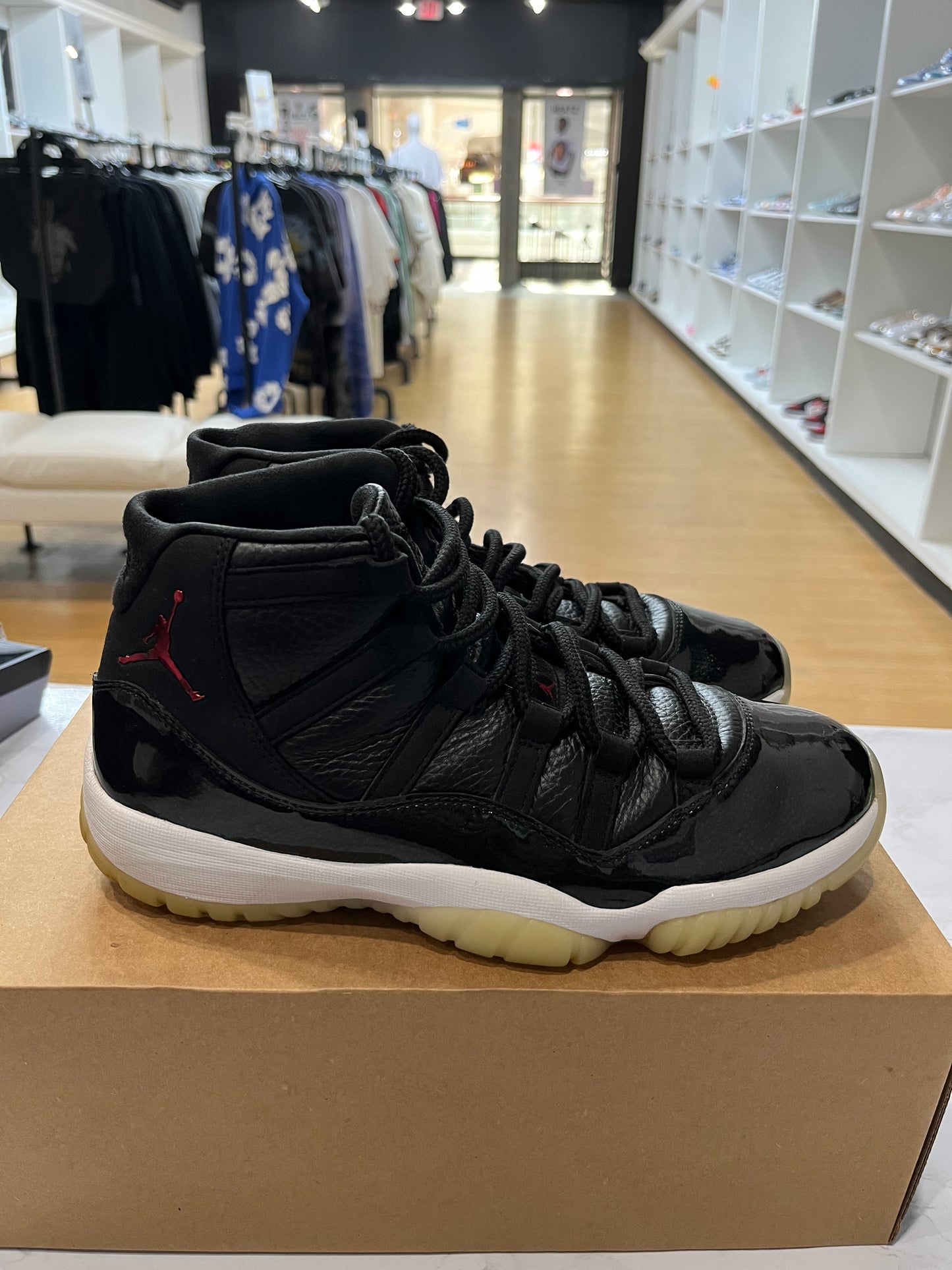 Jordan 11 Retro 72-10 Pre Owned