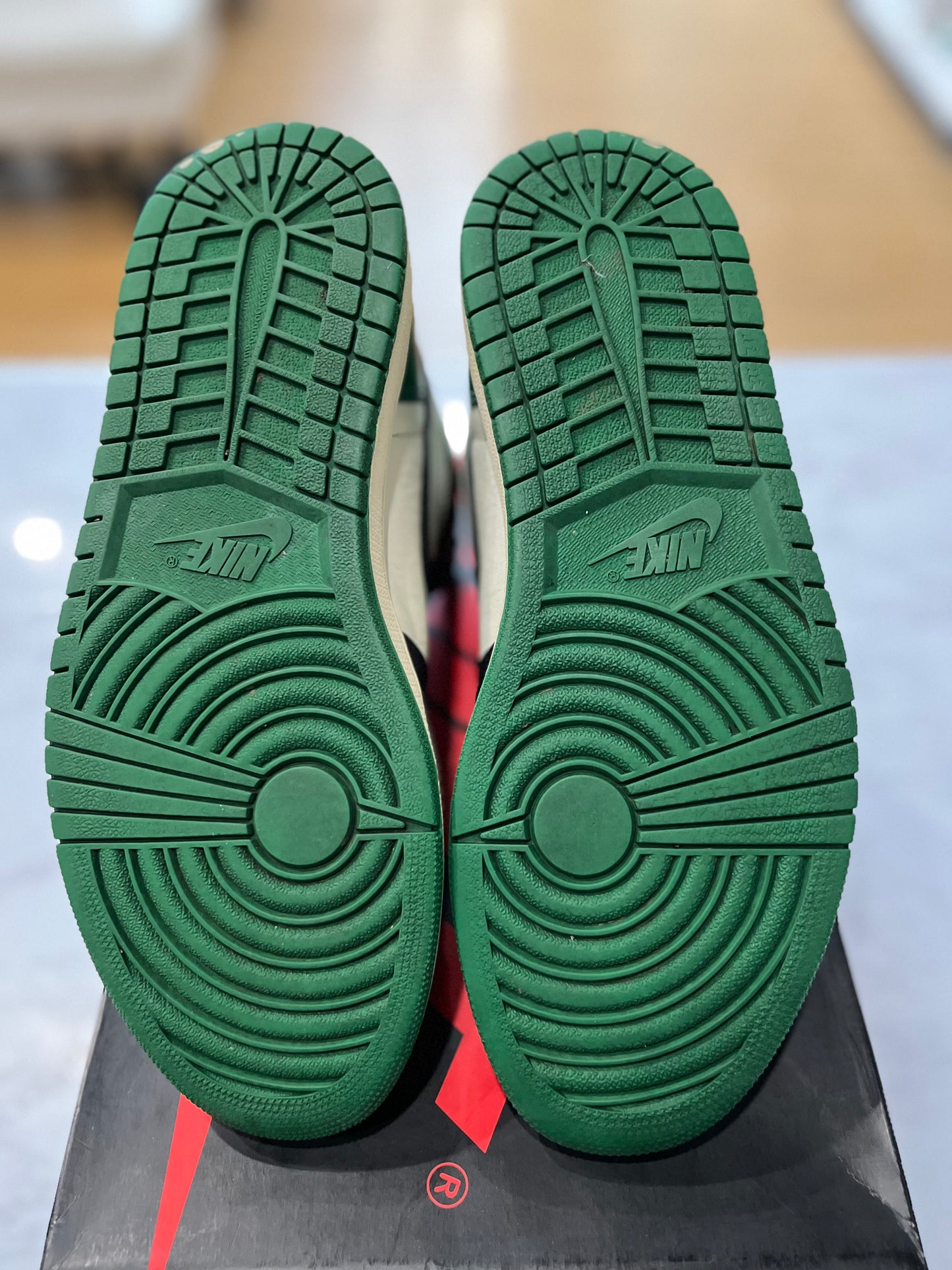 Jordan 1 Retro High OG Pine Green PRE-OWNED