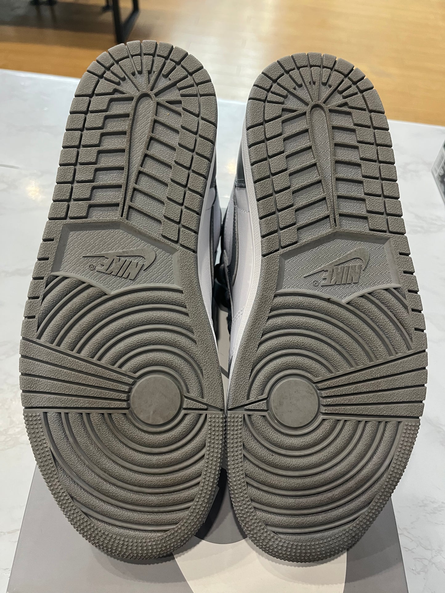 Jordan 1 Retro High OG Stealth PRE-OWNED