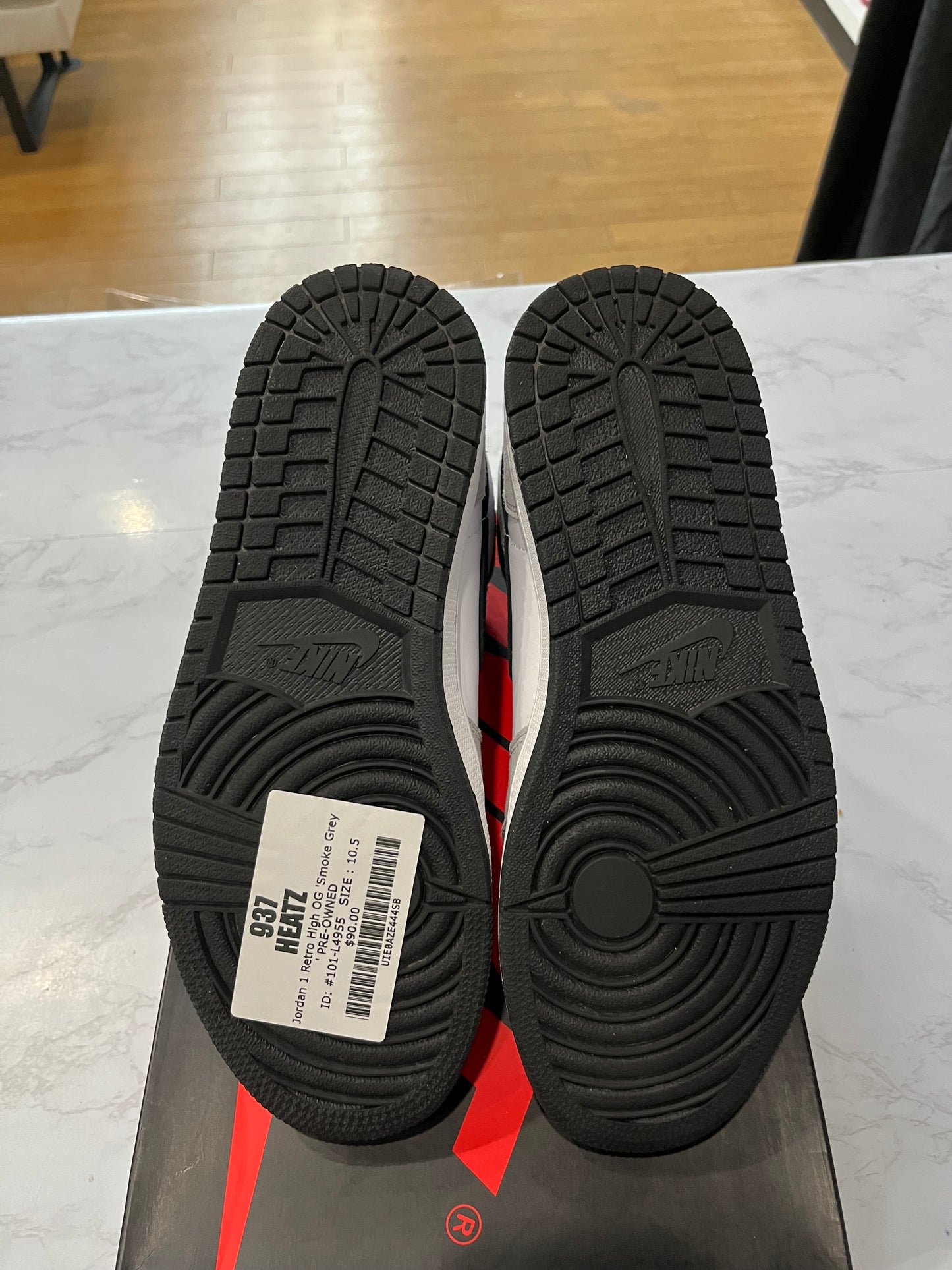 Jordan 1 Retro High OG Smoke Grey PRE-OWNED