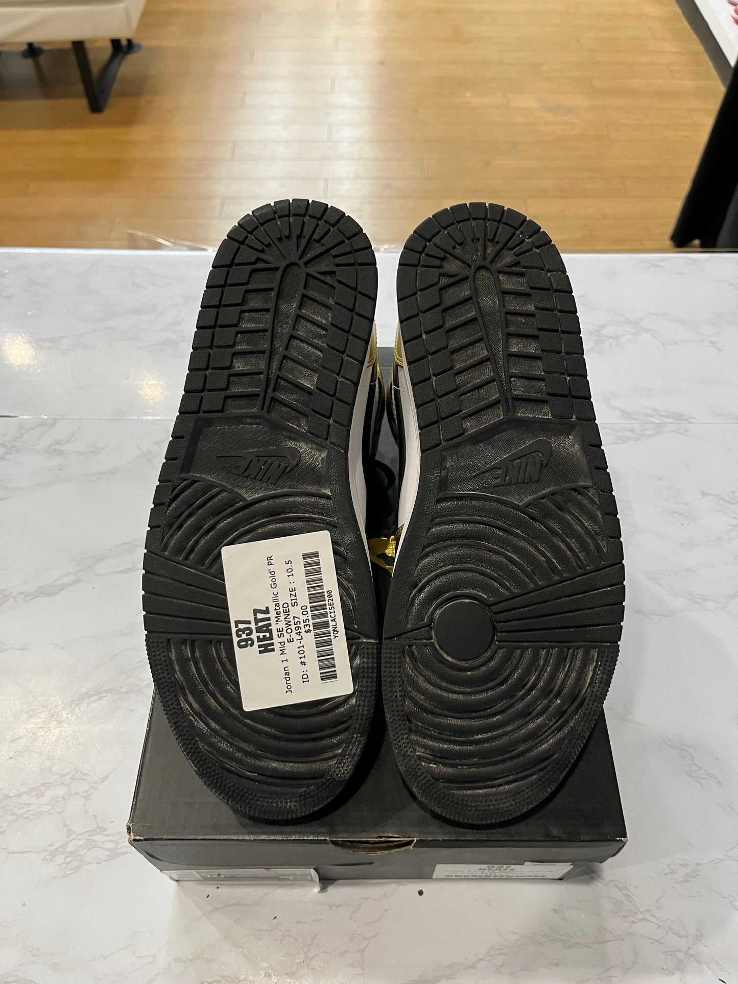 Jordan 1 Mid SE Metallic Gold PRE-OWNED