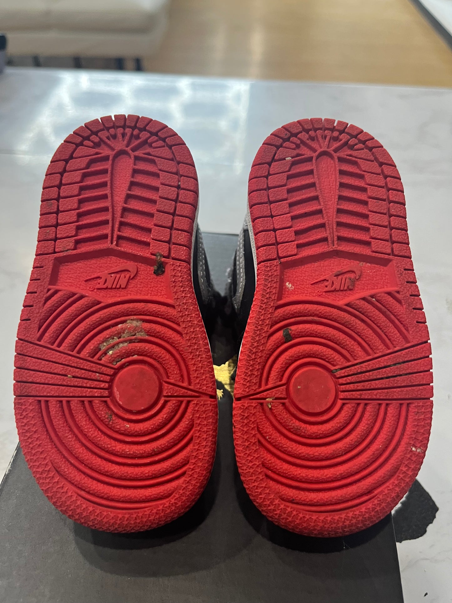 Jordan 1 Mid TD Bred Shadow PRE-OWNED