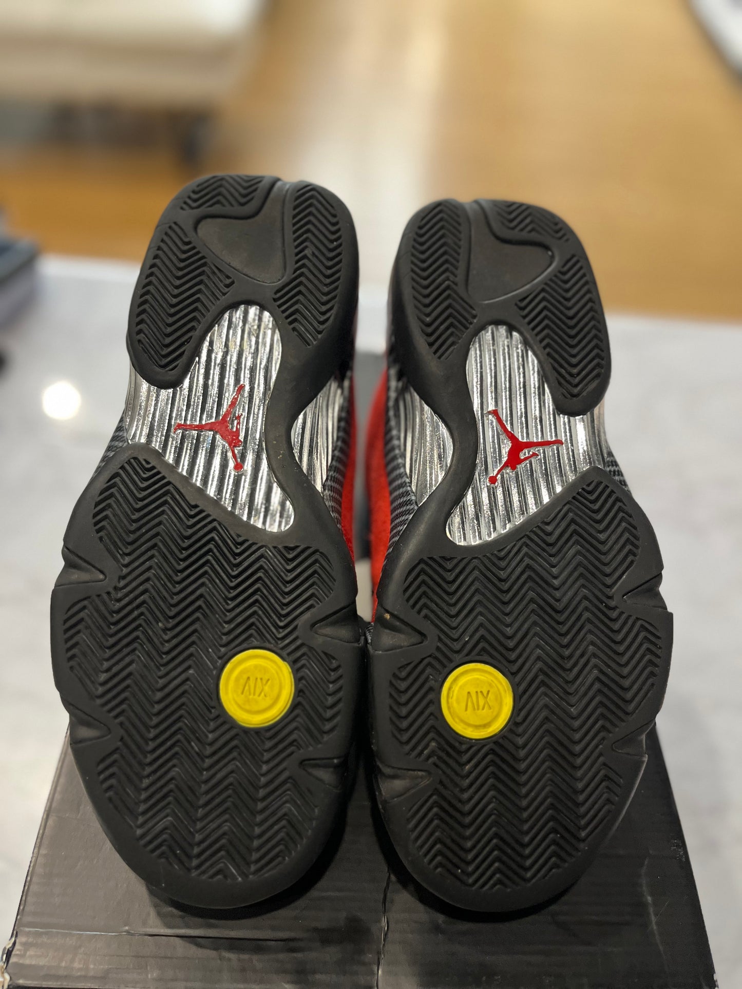 Jordan 14 Retro Ferrari PRE-OWNED