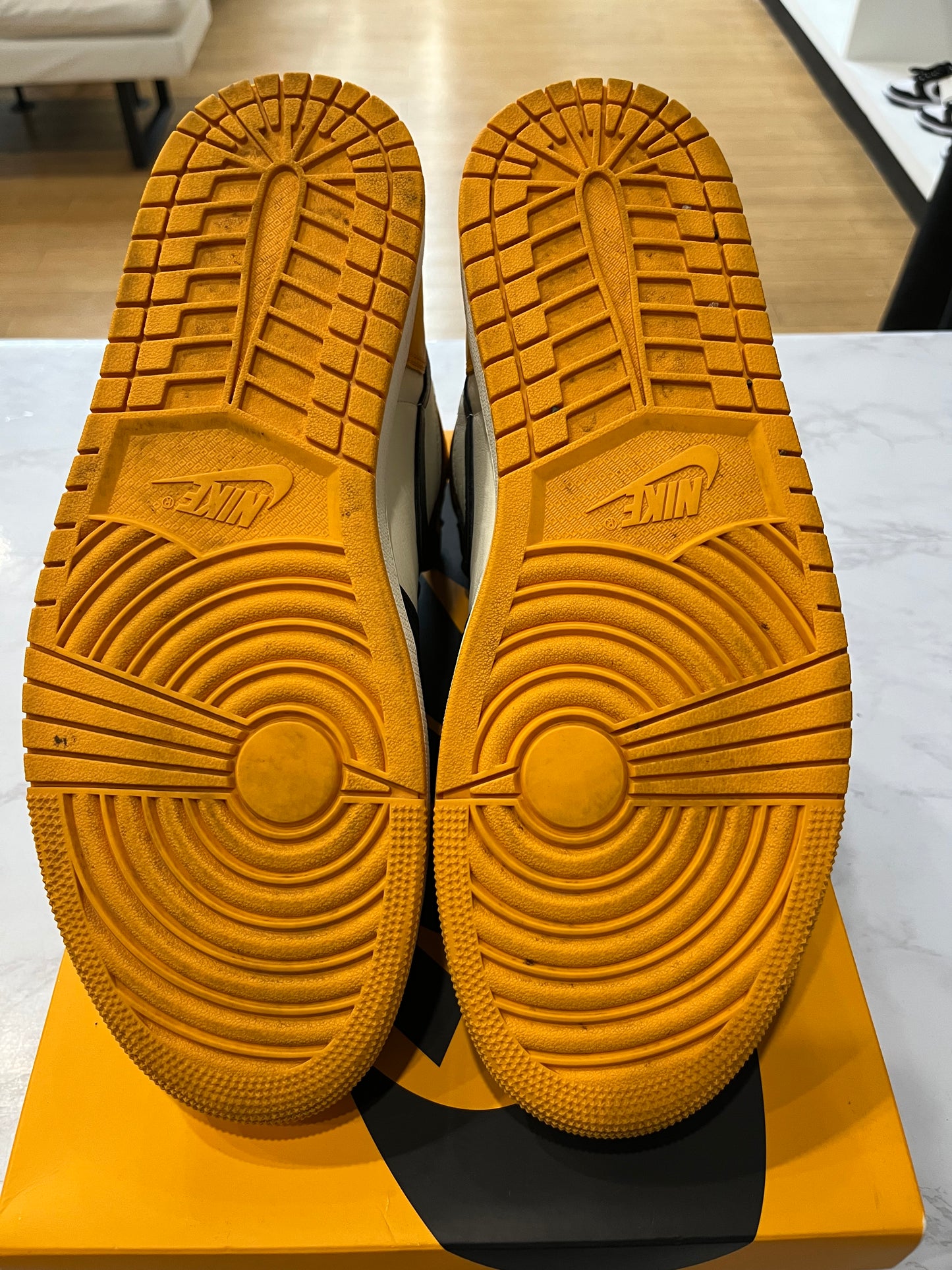 Jordan 1 Retro High OG Yellow Toe PRE-OWNED