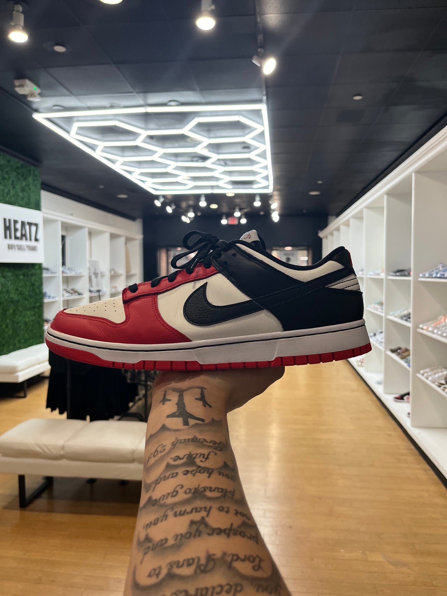 NBA x Dunk Low EMB 75th Anniversary - Bulls PRE-OWNED