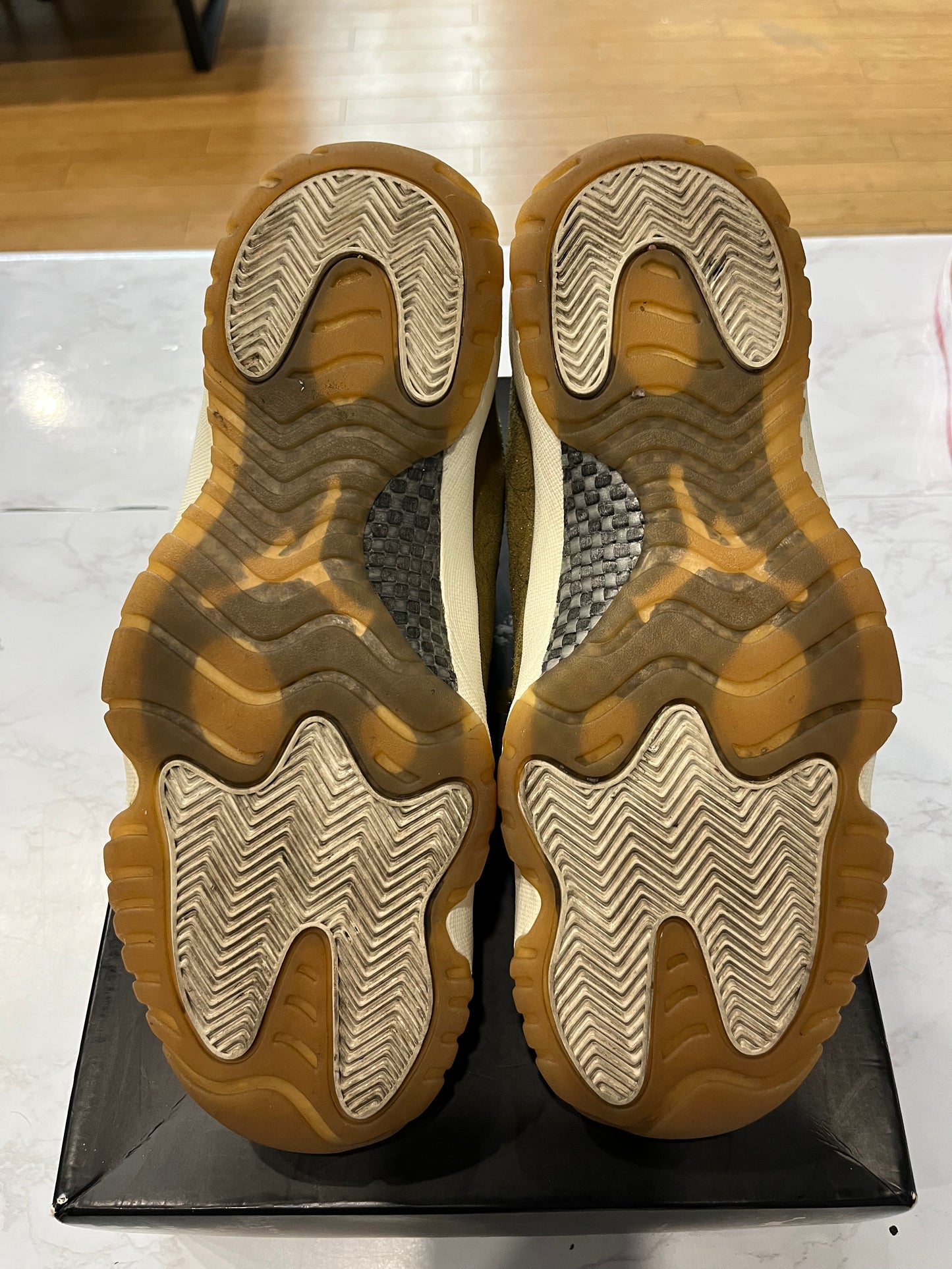 Wmns Jordan 11 Retro Olive Lux PRE-OWNED