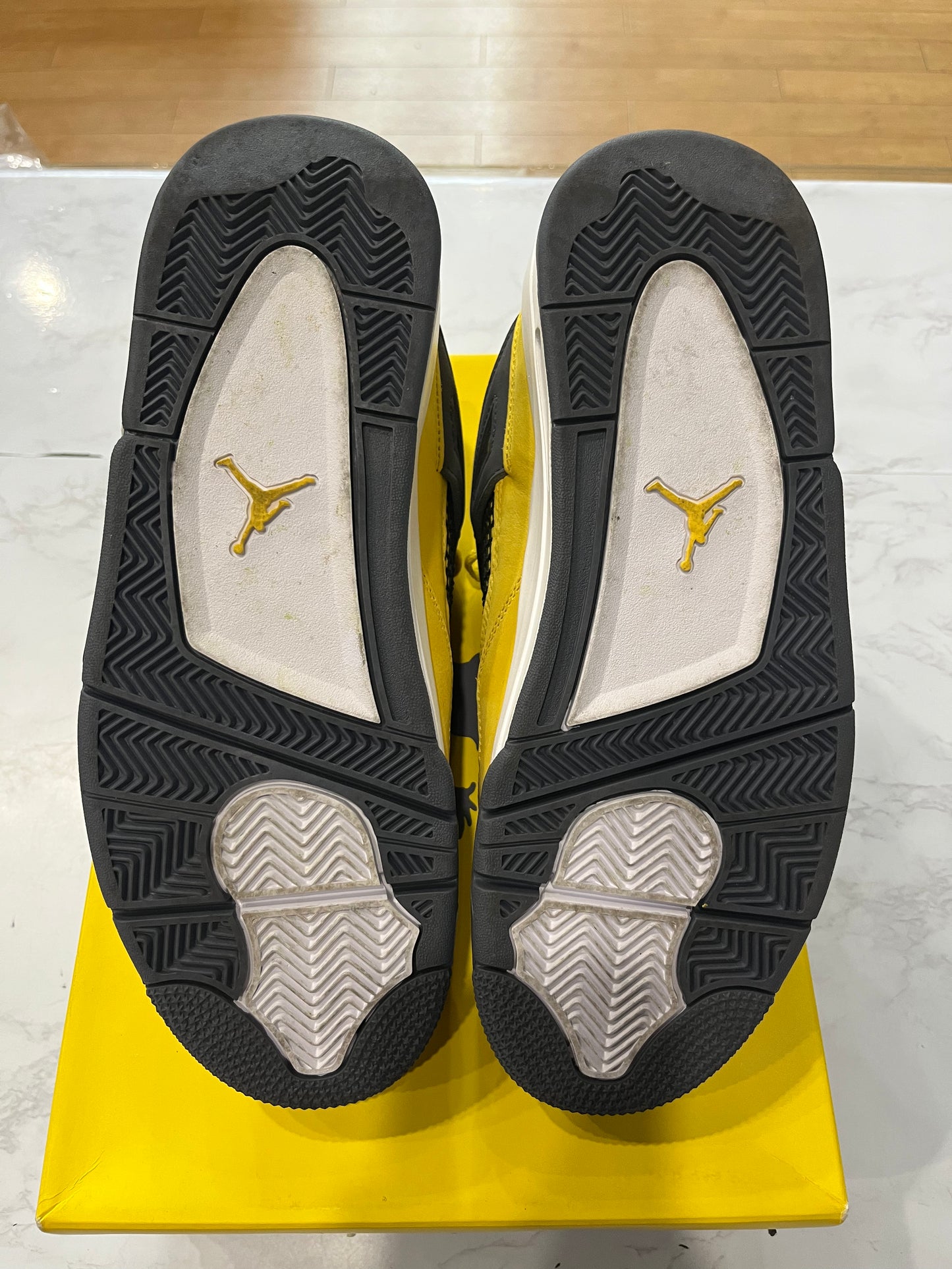 Air Jordan 4 Retro Lightning 2021