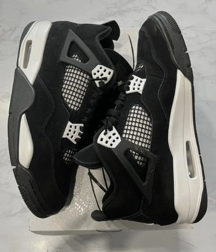 Jordan 4 Retro White Thunder PRE-OWNED