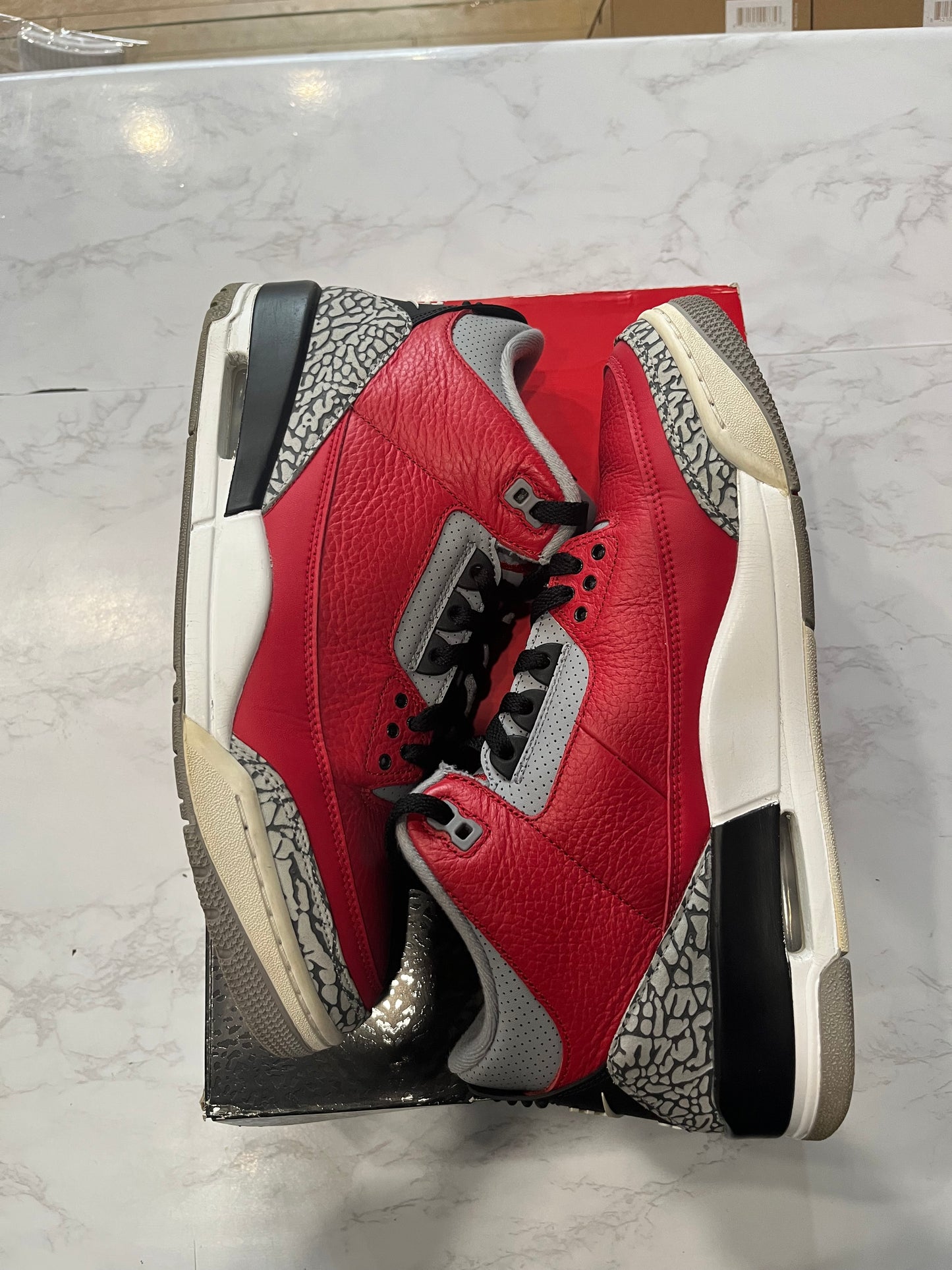 Jordan 3 Retro SE Unite PRE-OWNED