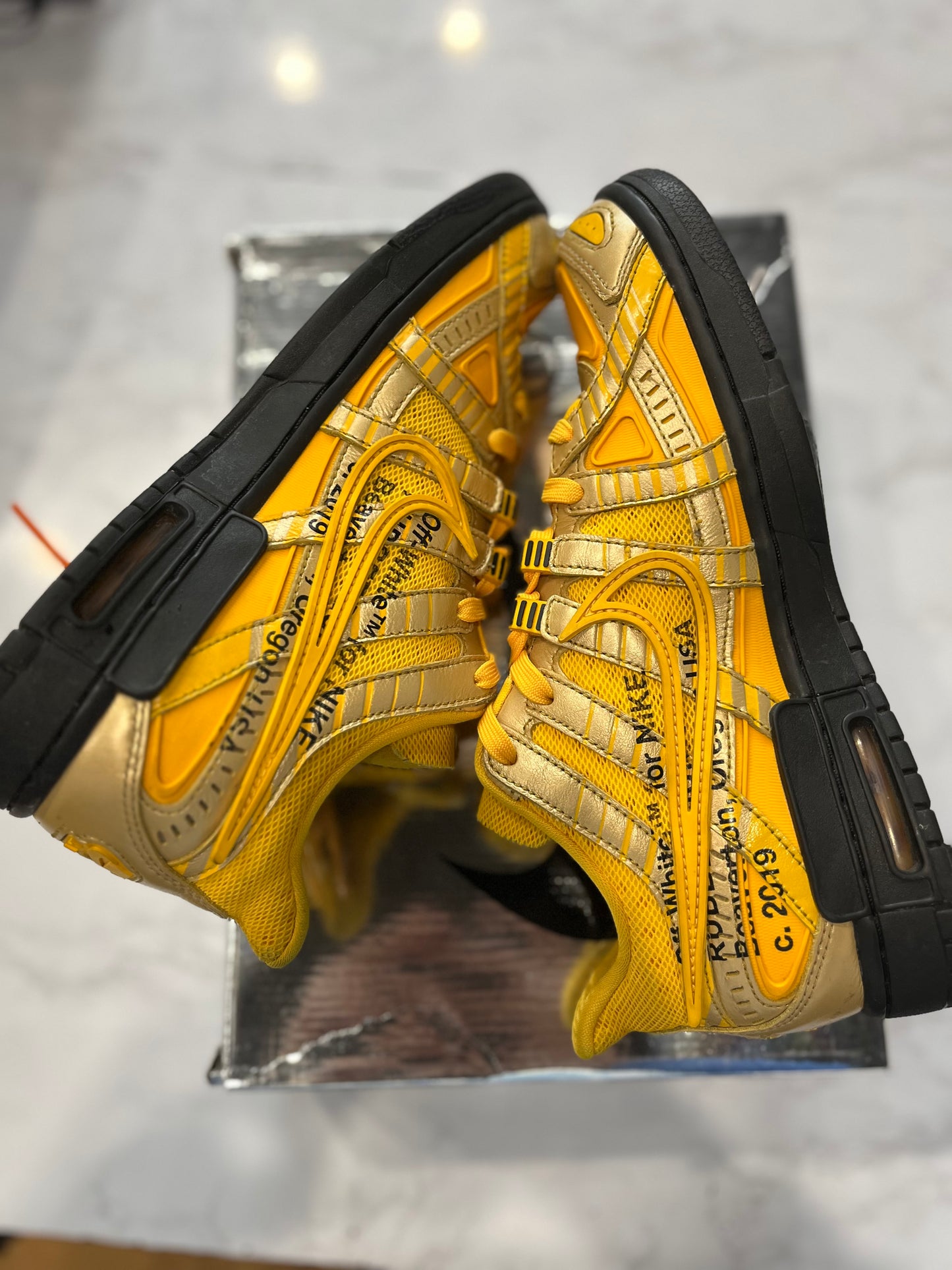 Off-White x Air Rubber Dunk University Gold PRE-OWNED