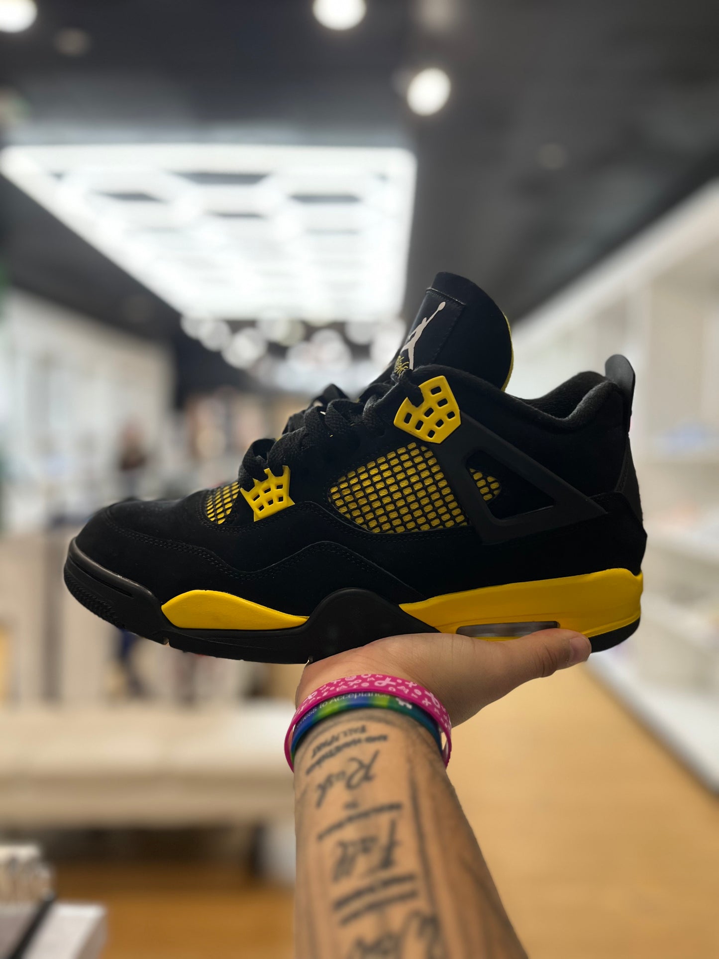 Jordan 4 Retro Thunder 2023 PRE-OWNED