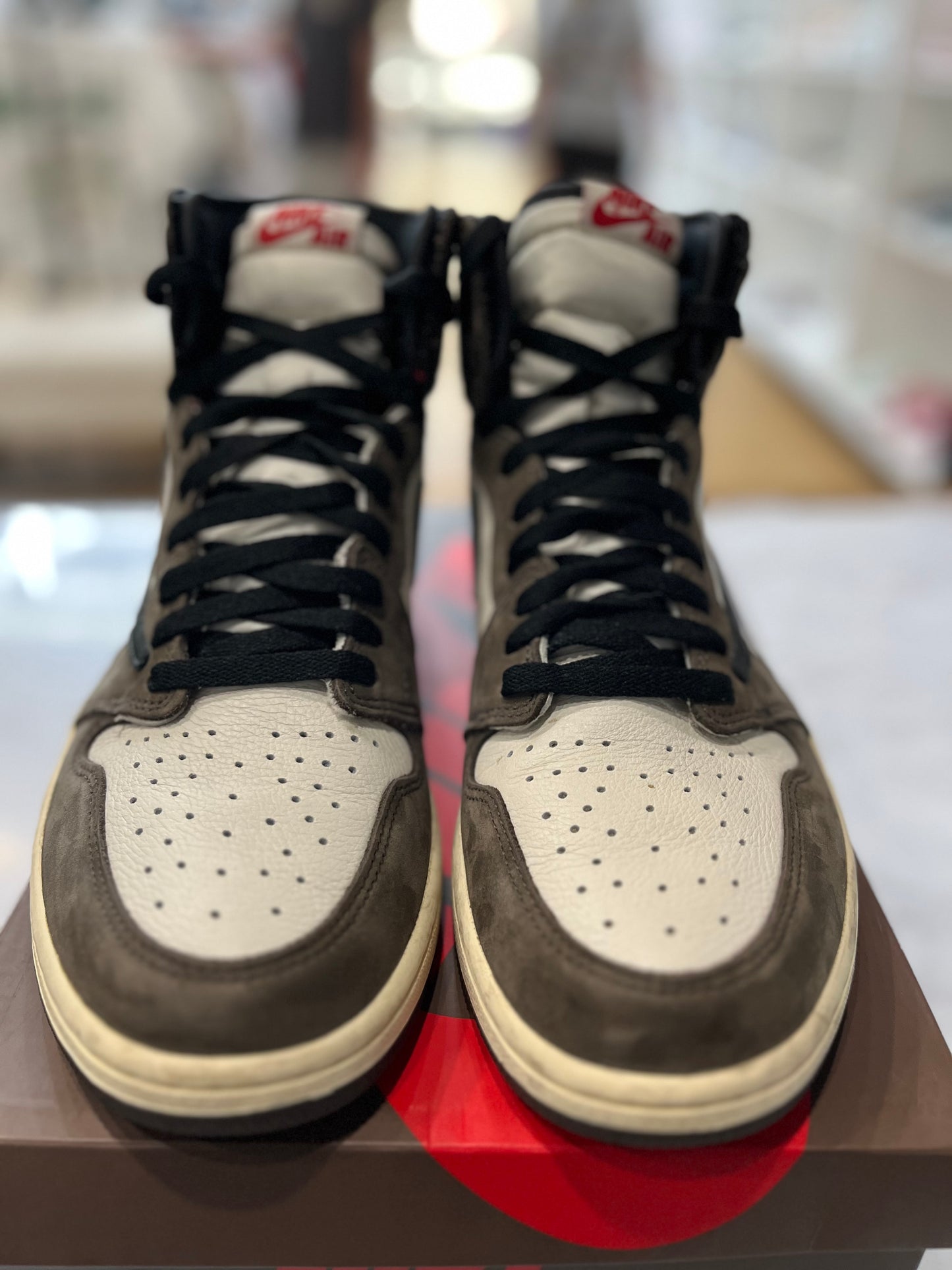 Travis Scott x Jordan 1 Retro High OG Mocha PRE-OWNED