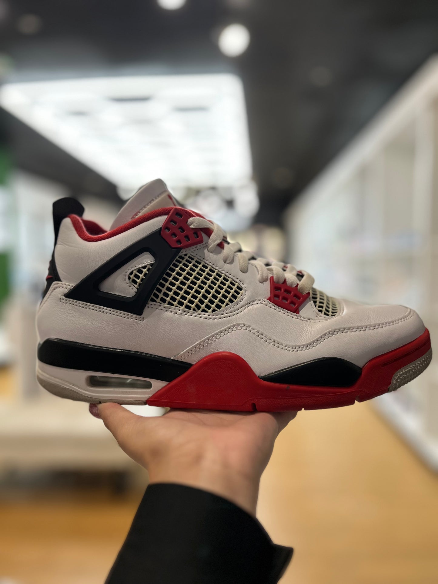 Jordan 4 Retro OG Fire Red 2020 PRE-OWNED