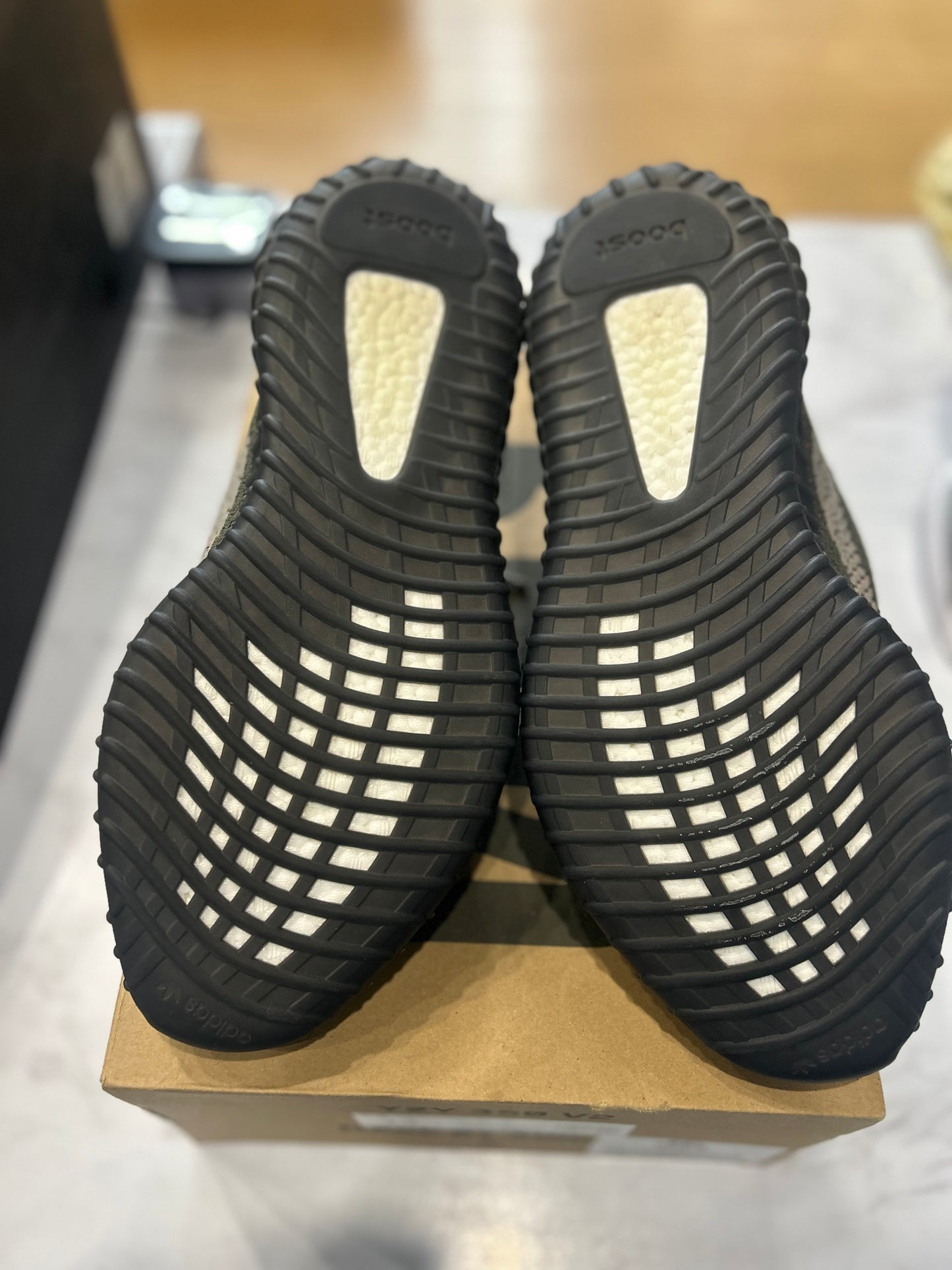 Yeezy Boost 350 V2 Carbon Beluga PRE-OWNED