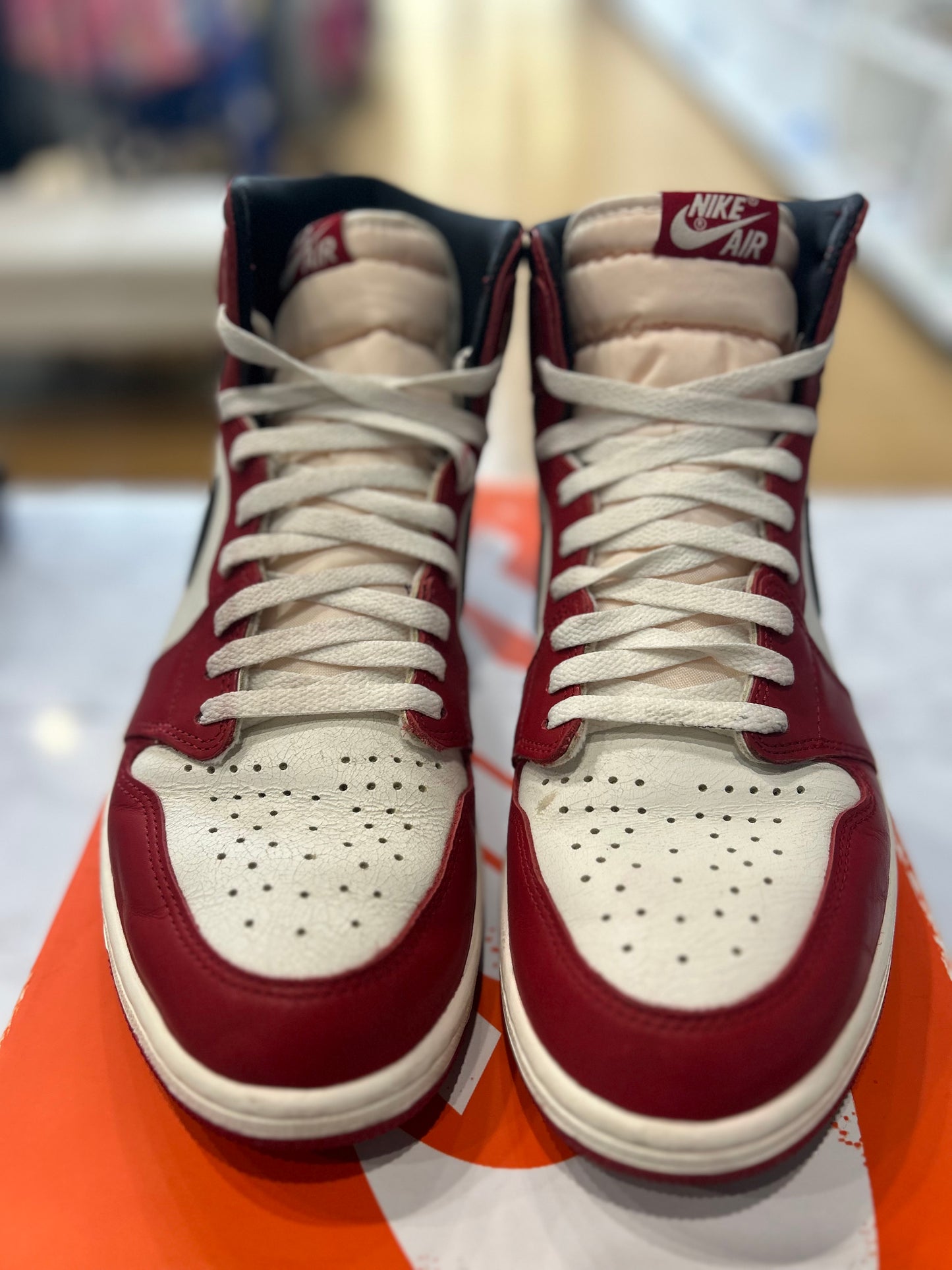 JORDAN 1 RETRO HIGH OG CHICAGO LOST PRE-OWNED