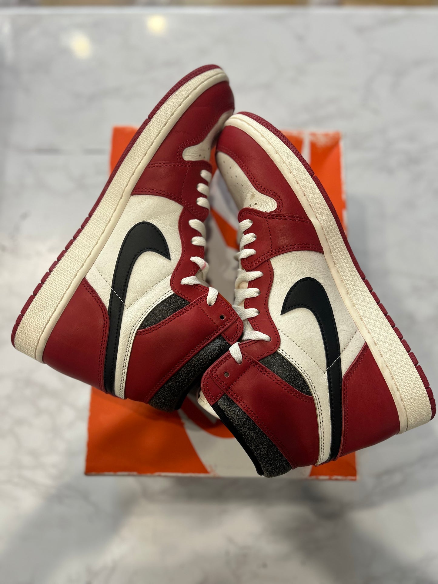 JORDAN 1 RETRO HIGH OG CHICAGO LOST PRE-OWNED