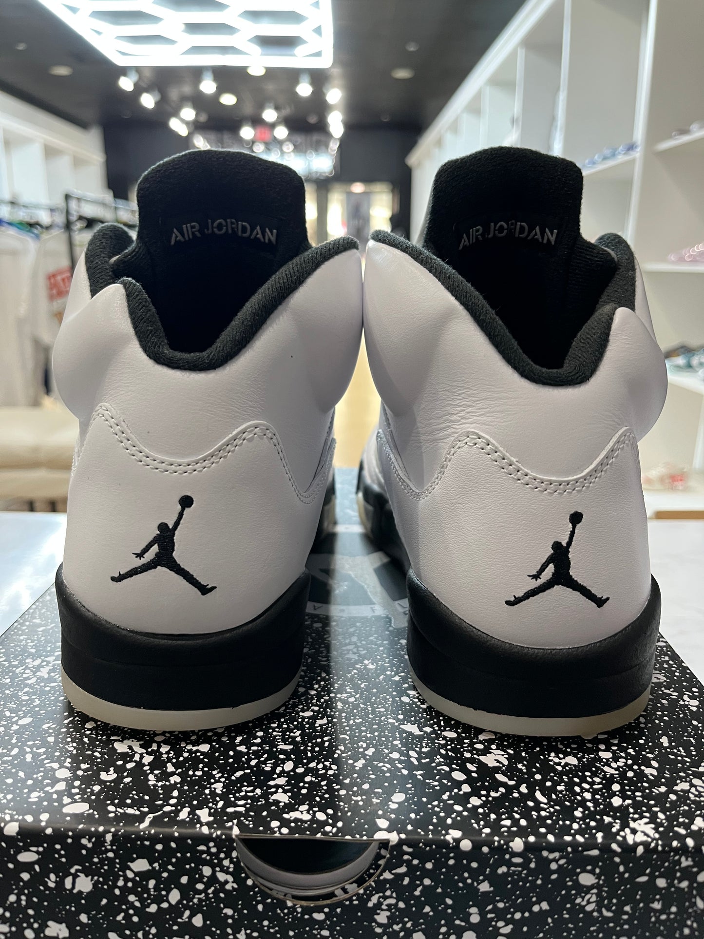 Jordan 5 Retro White Black PRE-OWNED