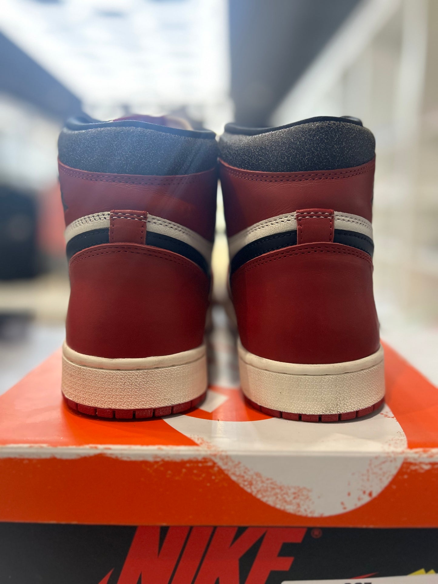 JORDAN 1 RETRO HIGH OG CHICAGO LOST PRE-OWNED