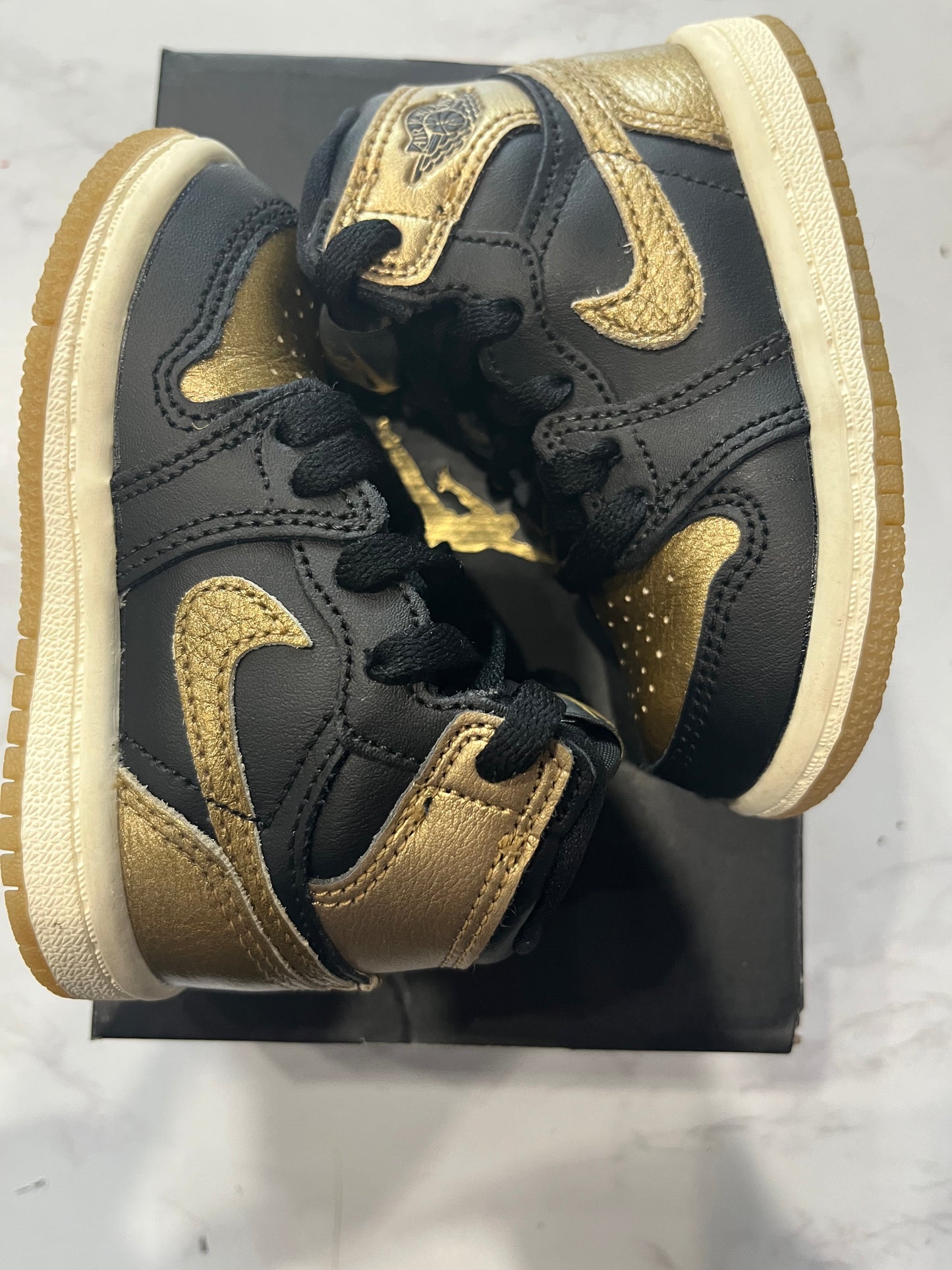 Jordan 1 Retro High OG TD Black Metallic Gold PRE-OWNED