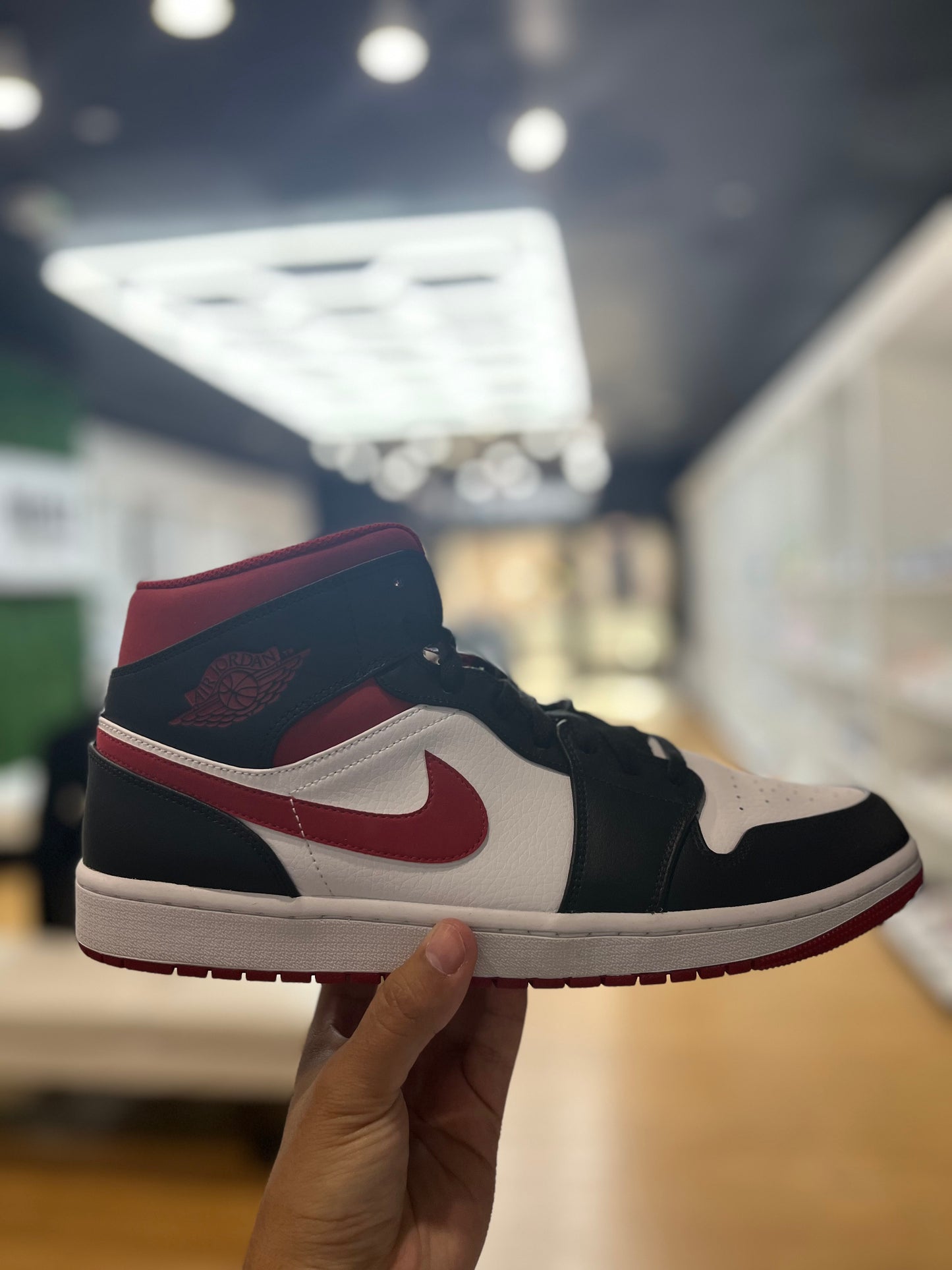 Jordan 1 Mid Black Gym Red PRE-OWNED
