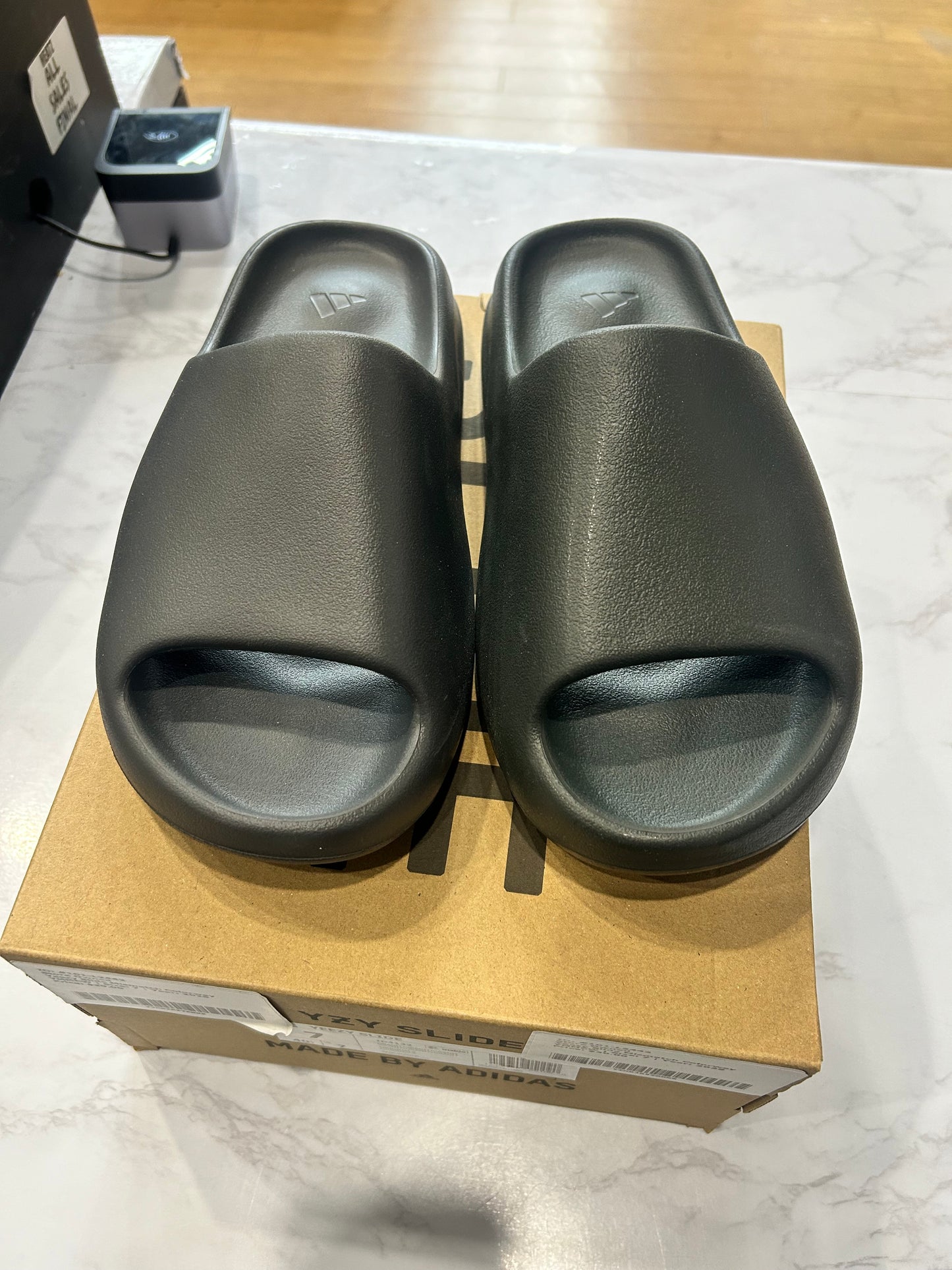 Yeezy Slide Mismatch Colorway BRAND NEW !