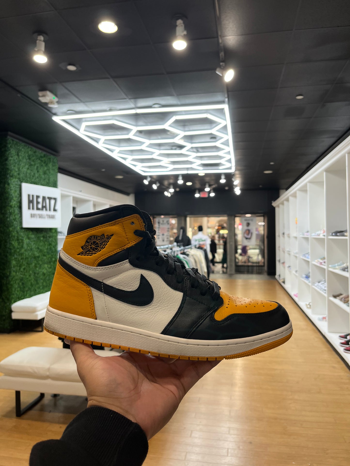 Jordan 1 Retro High OG Yellow Toe PRE-OWNED