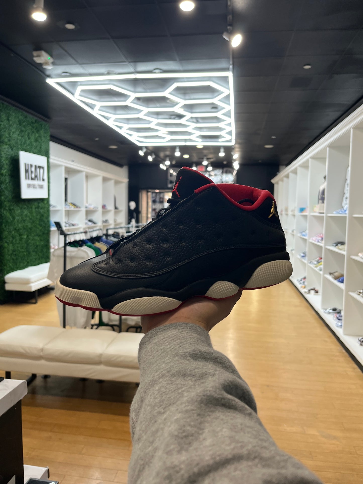 Jordan 13 Retro Low Bred PRE-OWNED