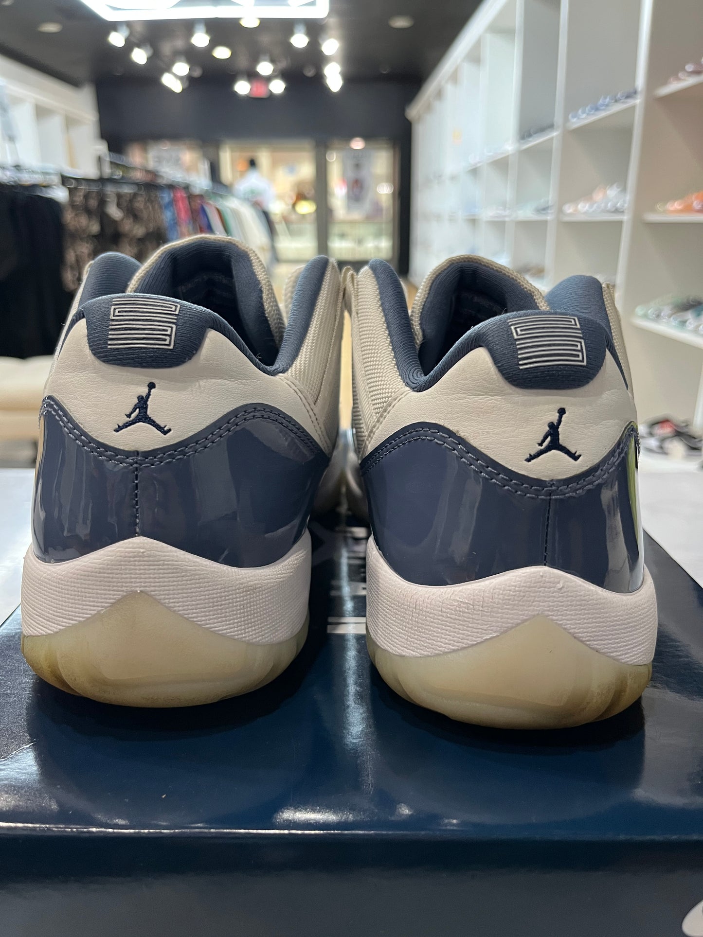 Jordan 11 Retro Low Diffused Blue PRE - OWNED