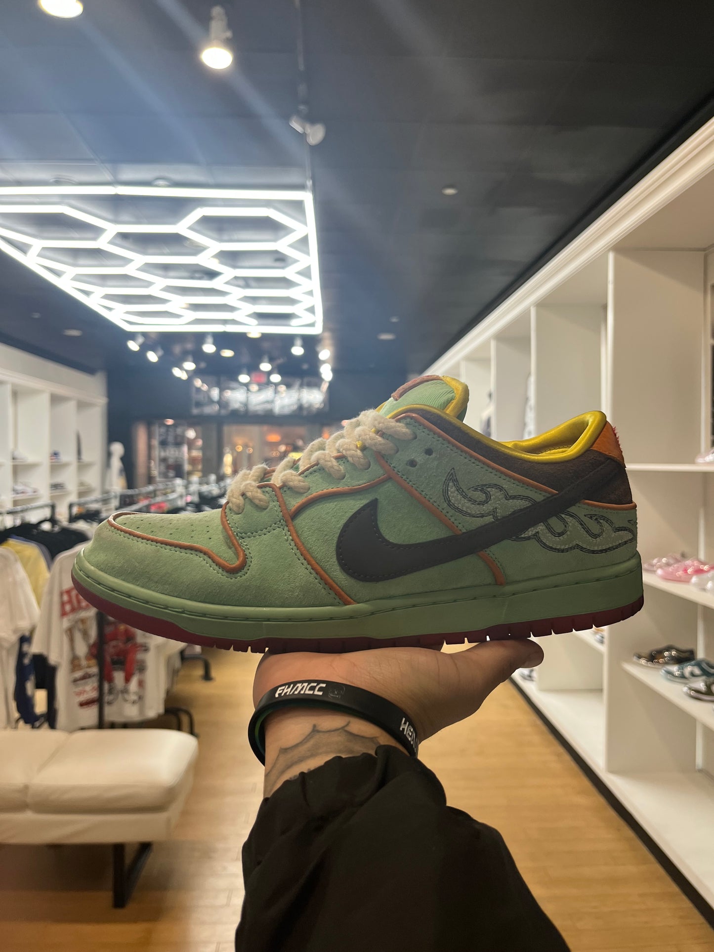 Nike SB Dunk Low Rodeo Tourmaline PRE-OWNED