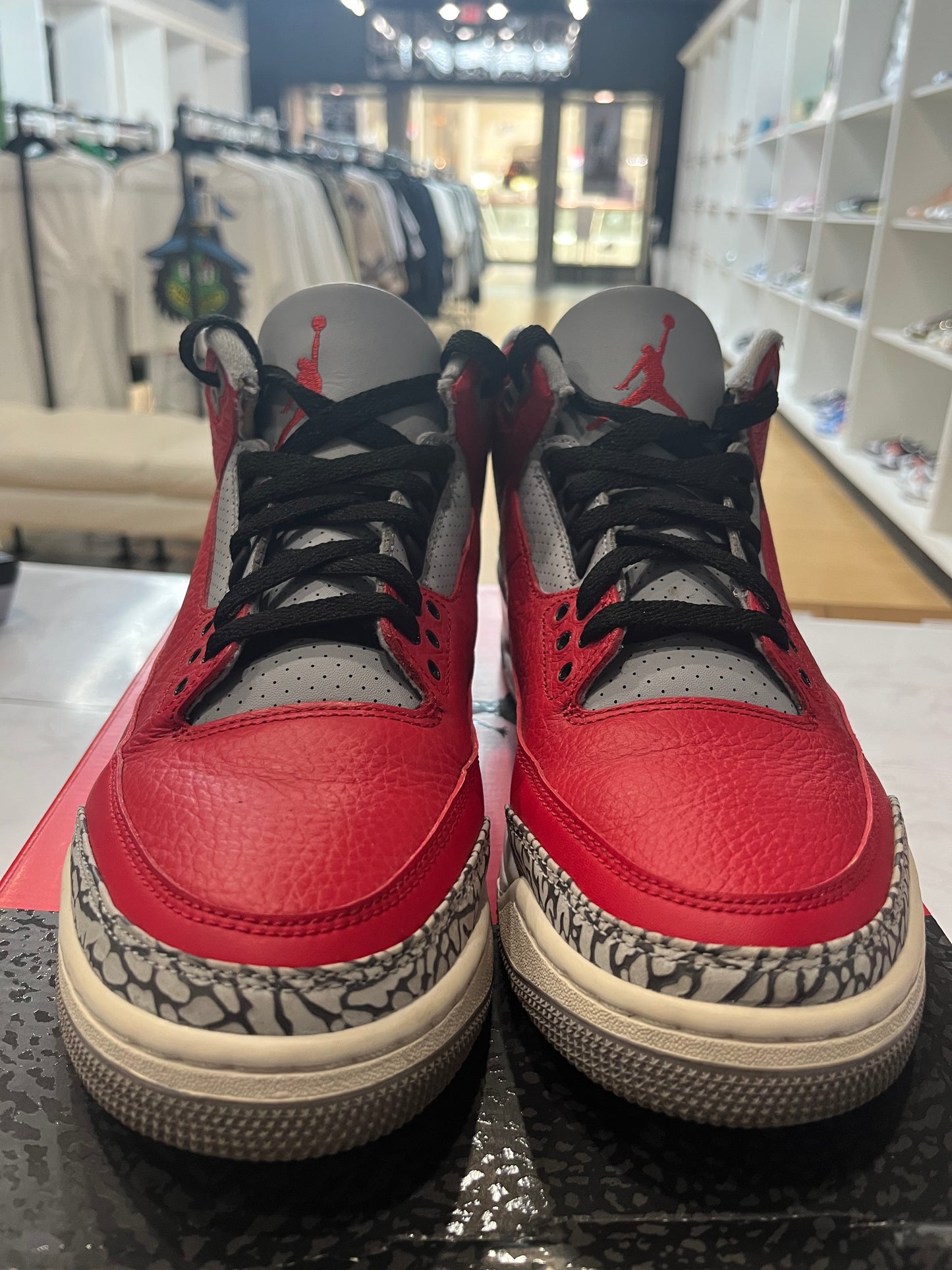 Jordan 3 Retro SE Unite PRE-OWNED