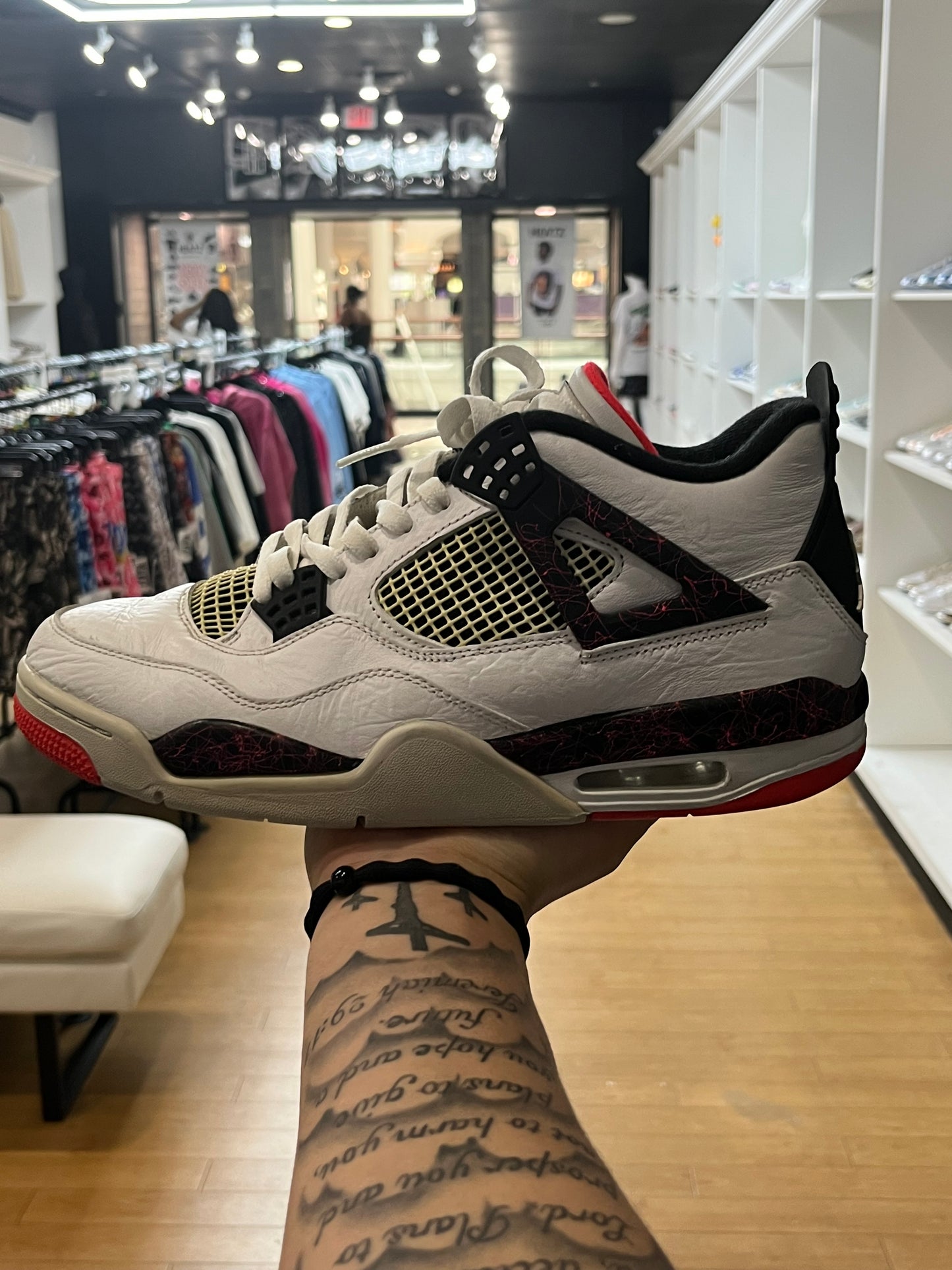 Jordan 4 Retro Pale Citron PRE-OWNED