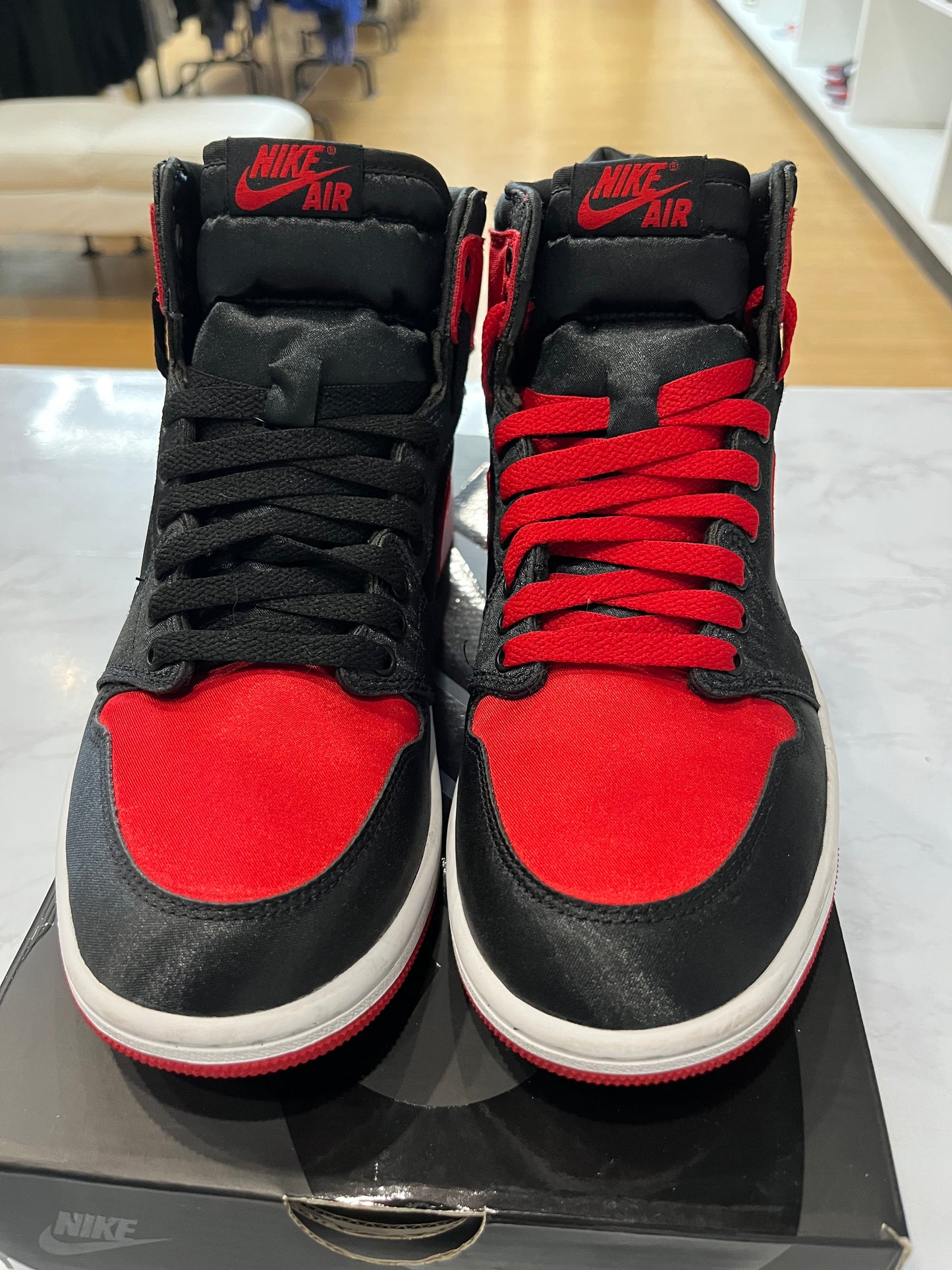 Wmns Jordan 1 Retro High OG Satin Bred 2023 PRE-OWNED