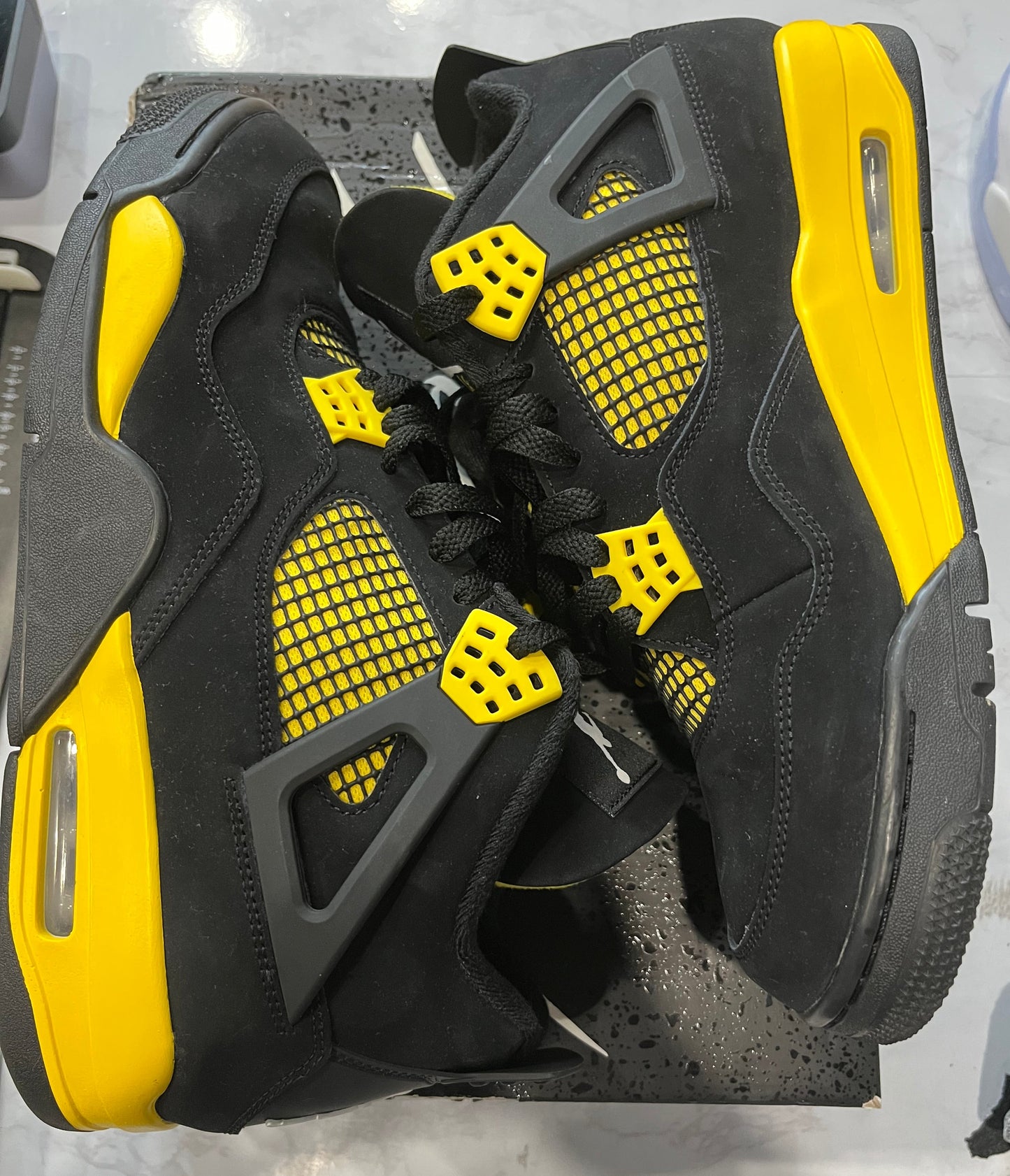 Jordan 4 Retro Thunder 2023 PRE-OWNED