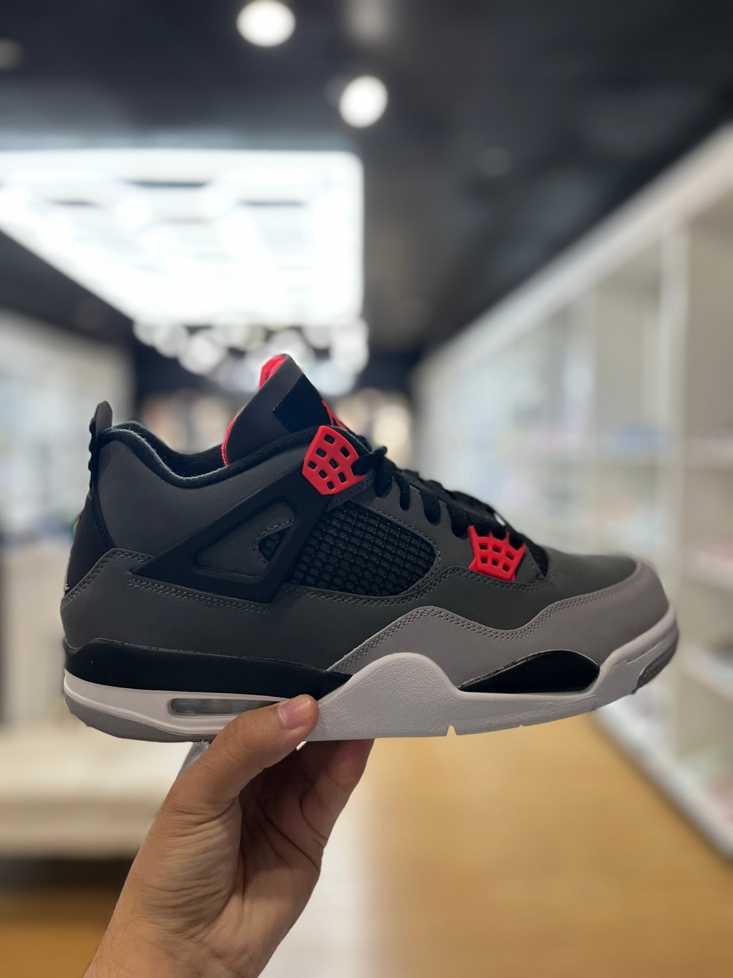 Jordan 4 Retro Infrared PRE-OWNED