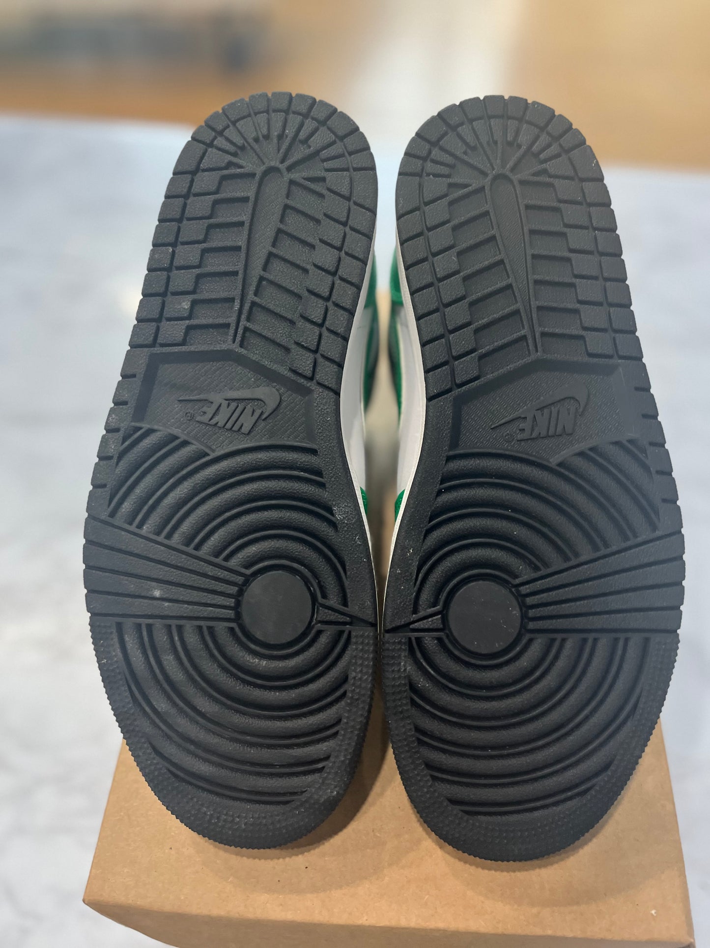 Jordan 1 Mid Lucky Green PRE-OWNED