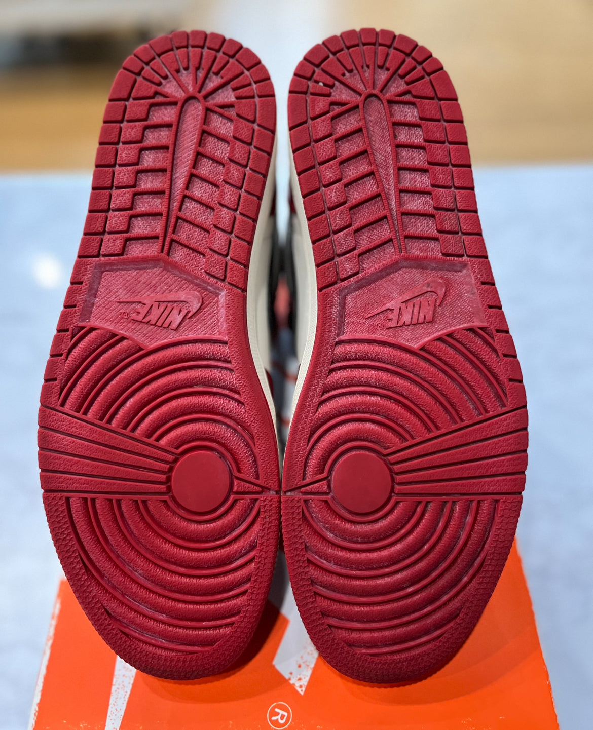 Jordan 1 Retro High OG Chicago Lost PRE-OWNED