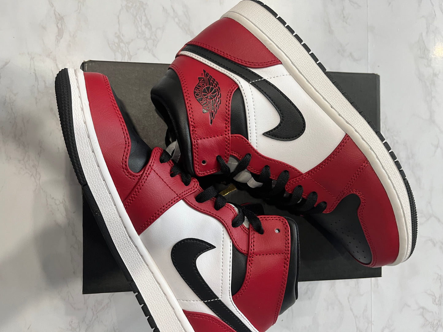 Jordan 1 Mid Chicago Black Toe PRE-OWNED