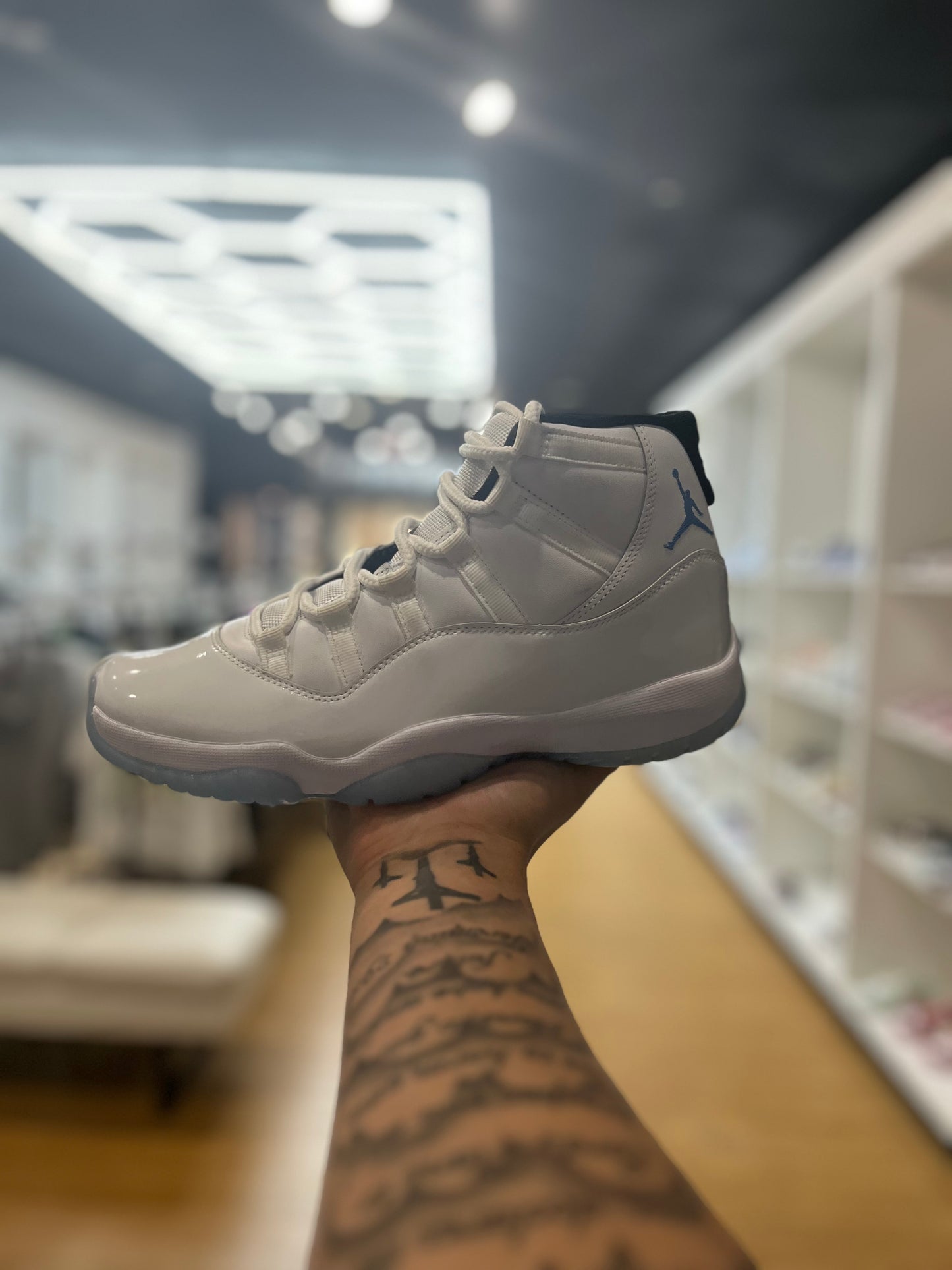 Jordan 11 Retro Columbia Legend Blue PRE-OWNED