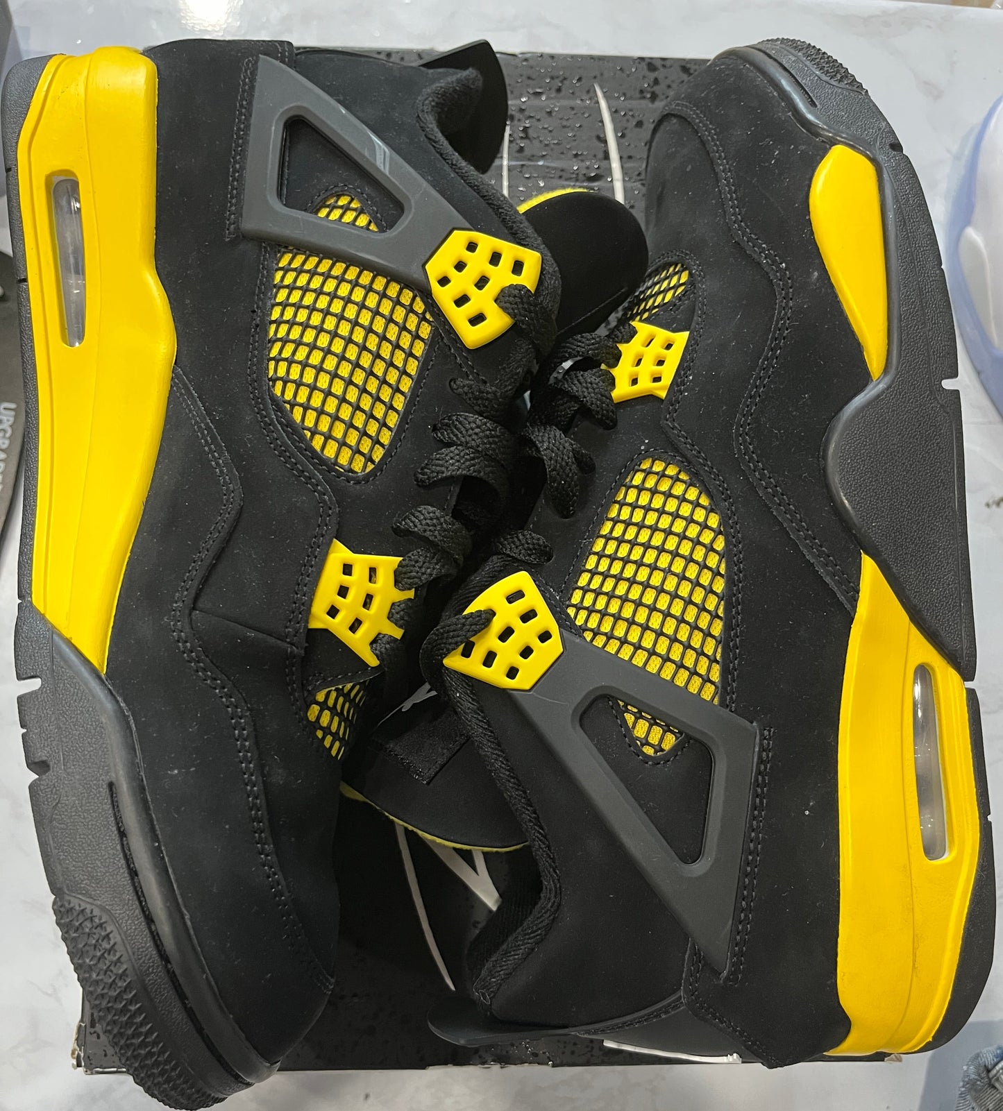 Jordan 4 Retro Thunder 2023 PRE-OWNED