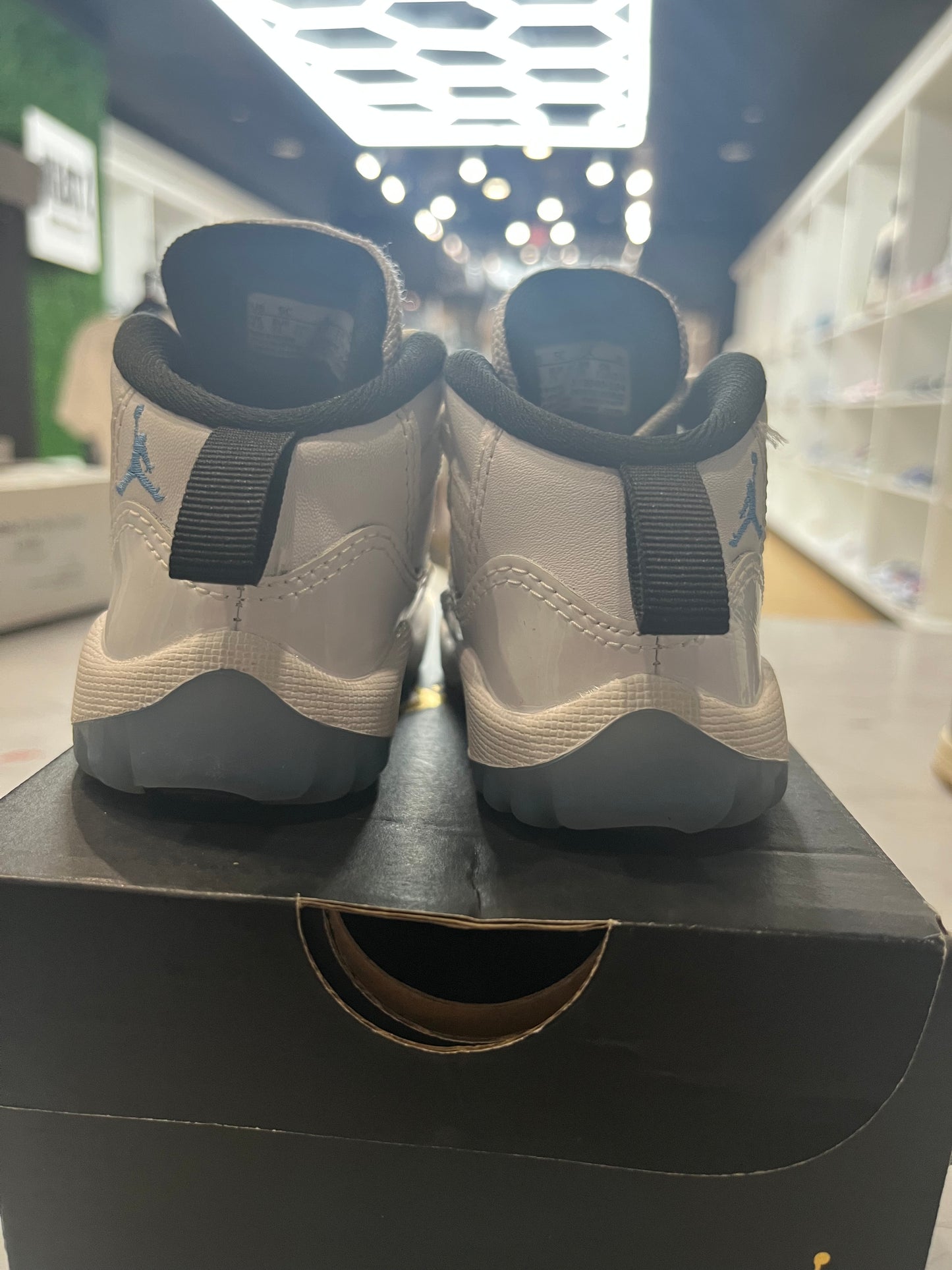 Jordan 11 Retro TD Columbia / Legend Blue 2024 PRE-OWNED