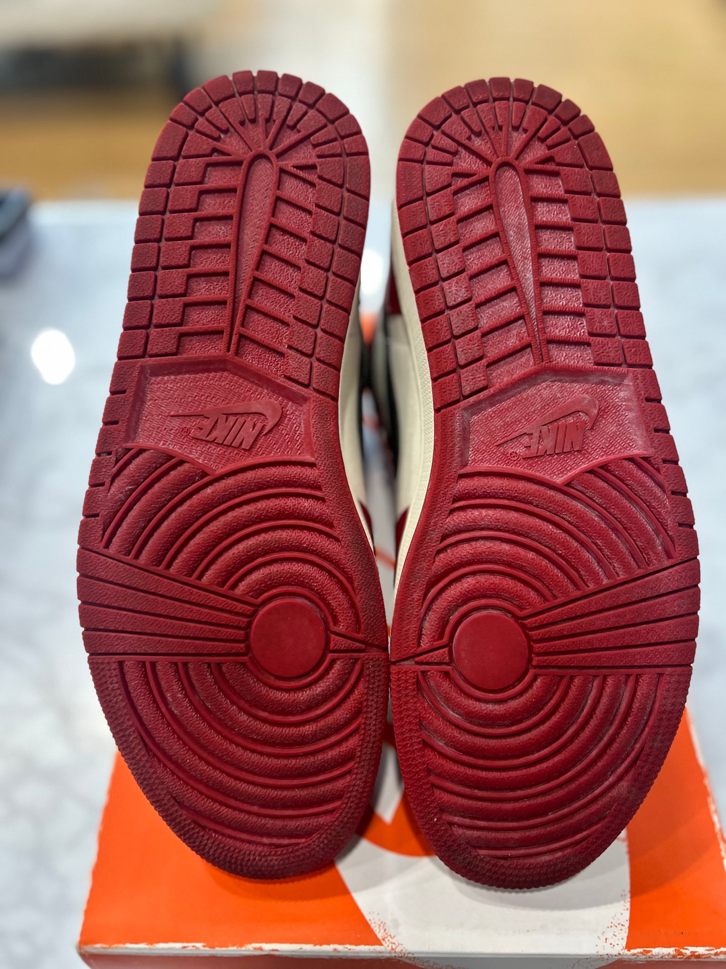 JORDAN 1 RETRO HIGH OG CHICAGO LOST PRE-OWNED