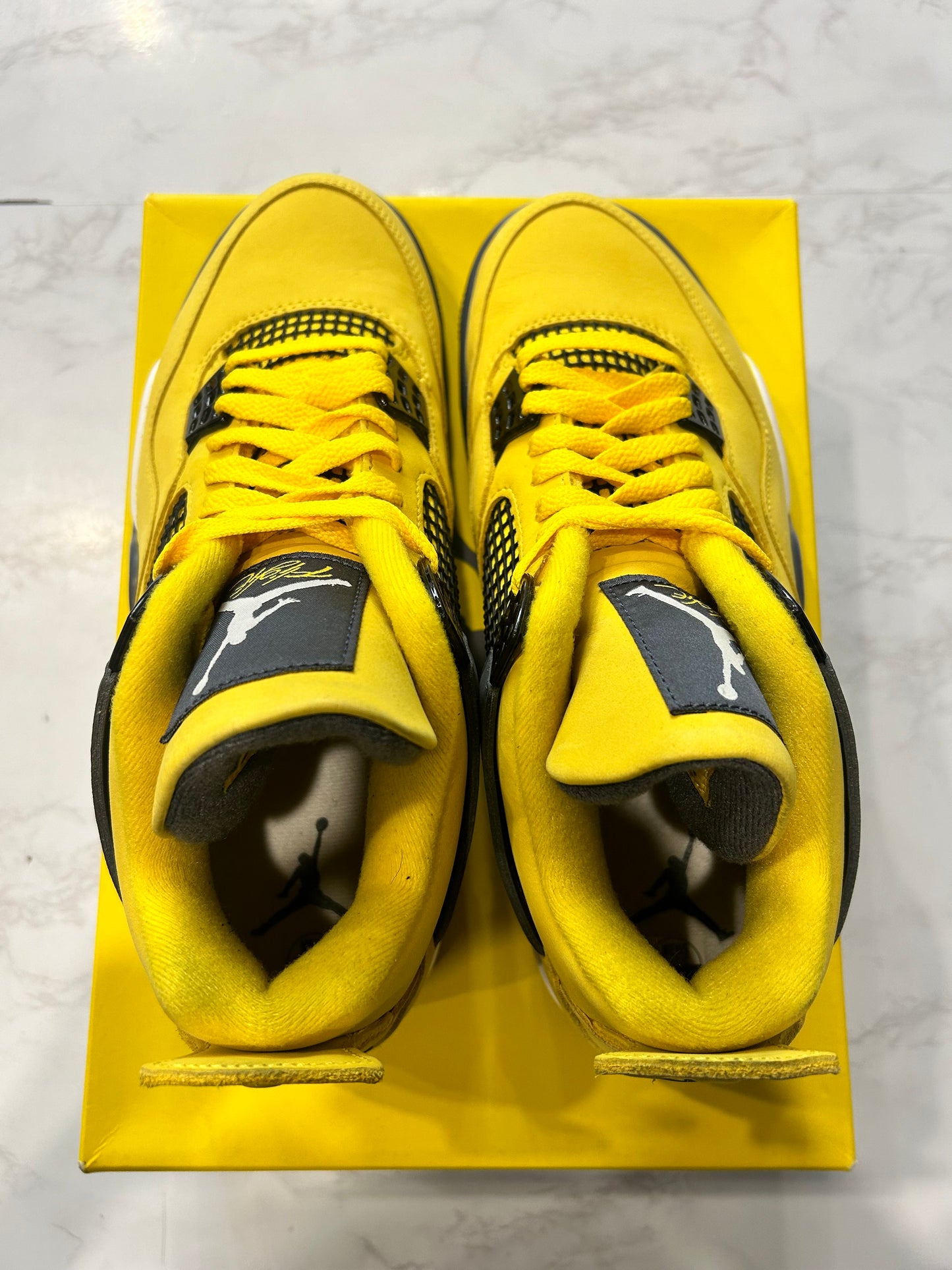 Jordan 4 Retro Lightning PRE-OWNED