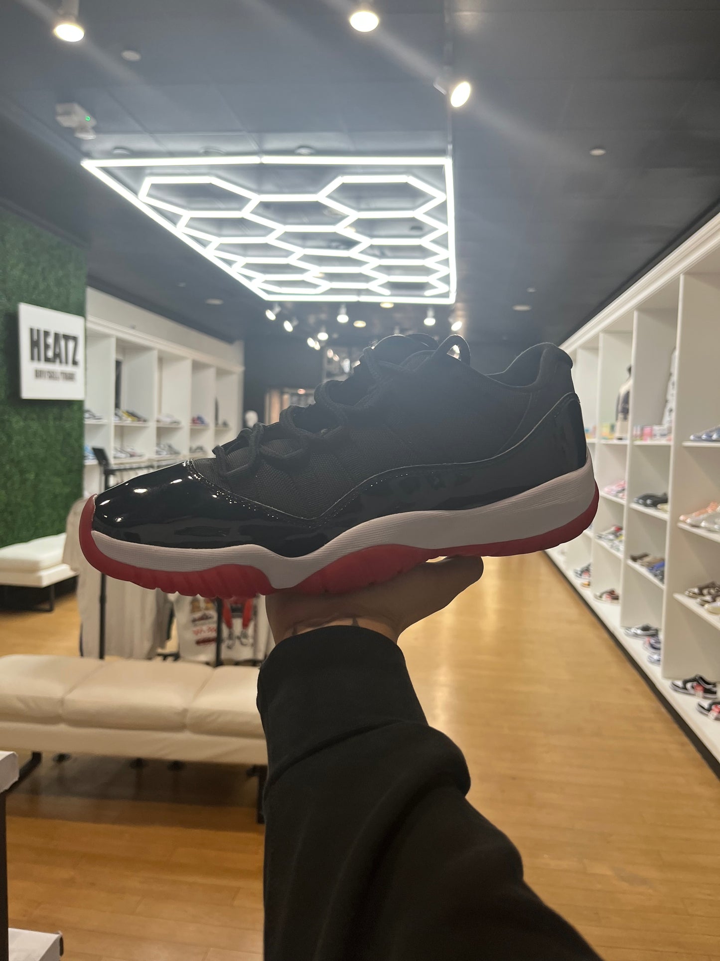 Air Jordan 11 Retro Low Bred 2025 PRE-OWNED