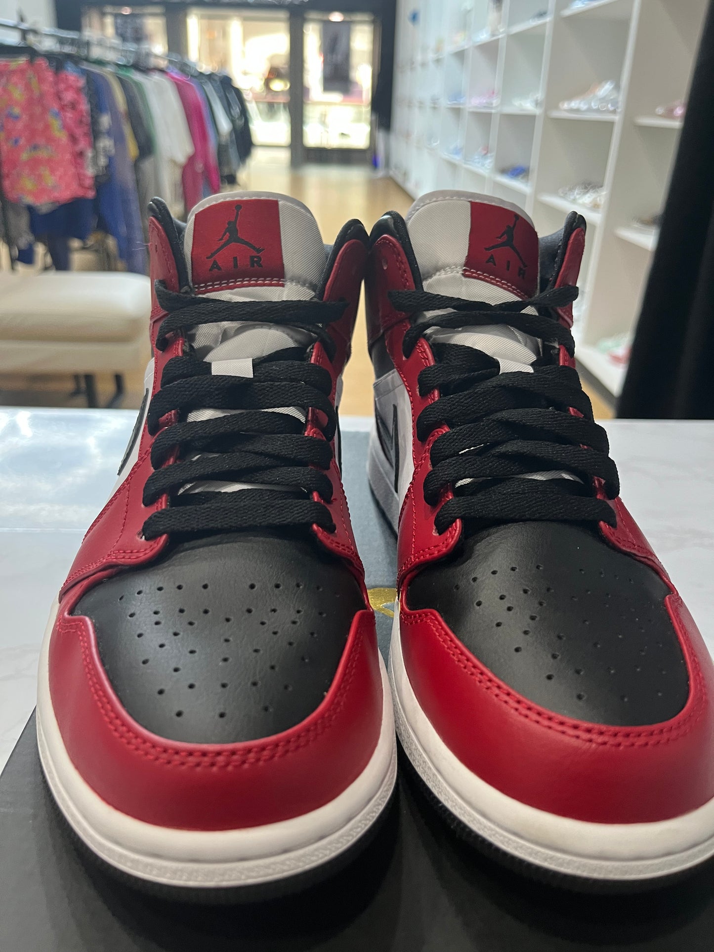 Jordan 1 Mid Chicago Black Toe PRE-OWNED