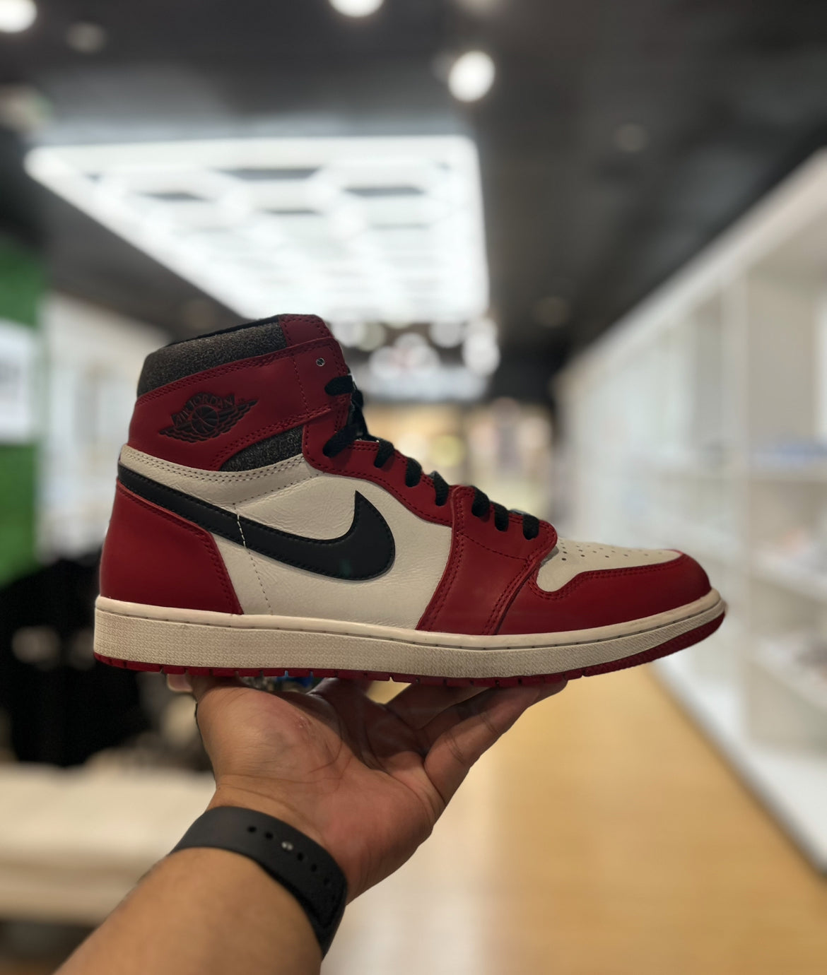 Jordan 1 Retro High OG Chicago Lost PRE-OWNED